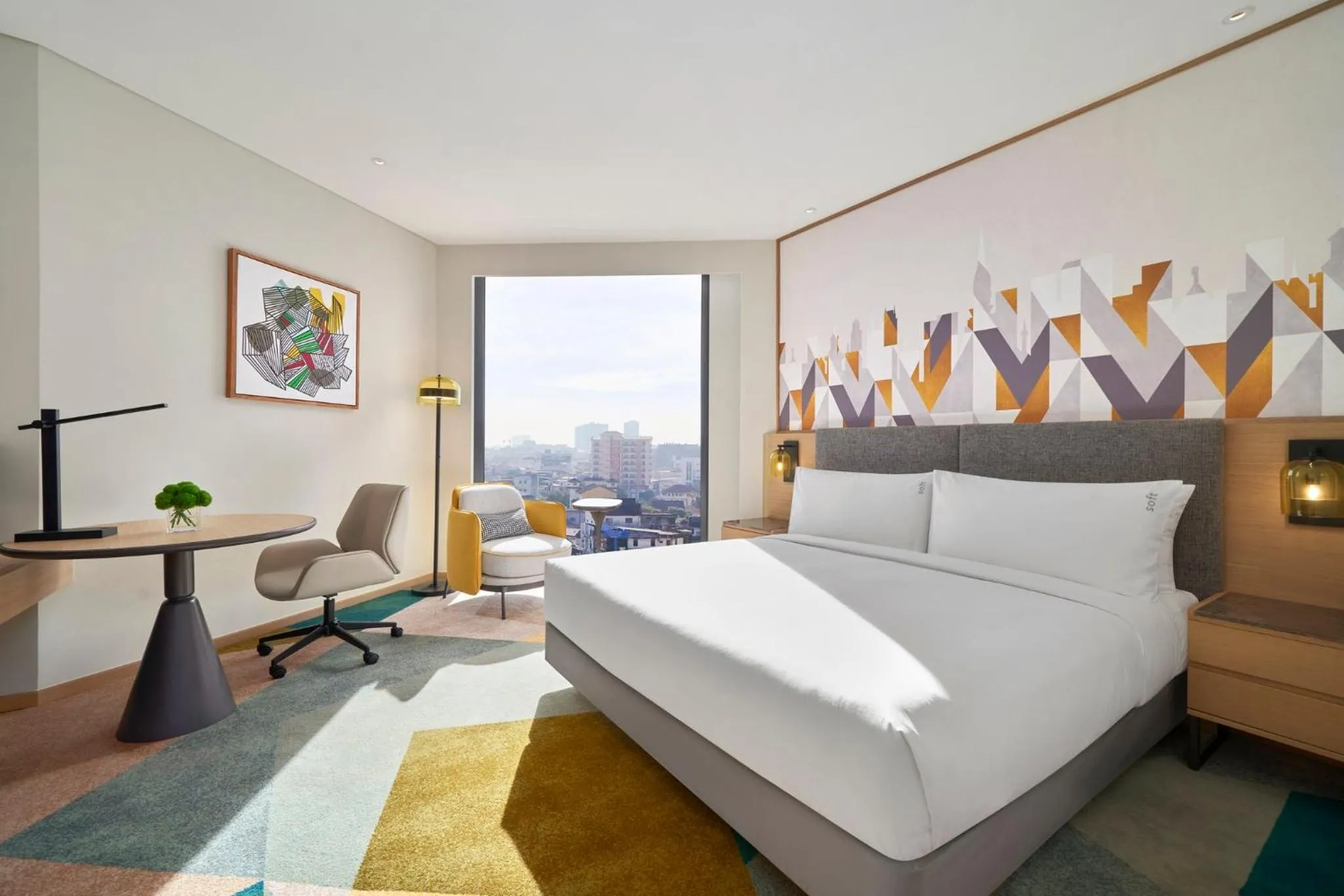 Photo of the whole room, Bed in Holiday Inn & Suites Vientiane by IHG