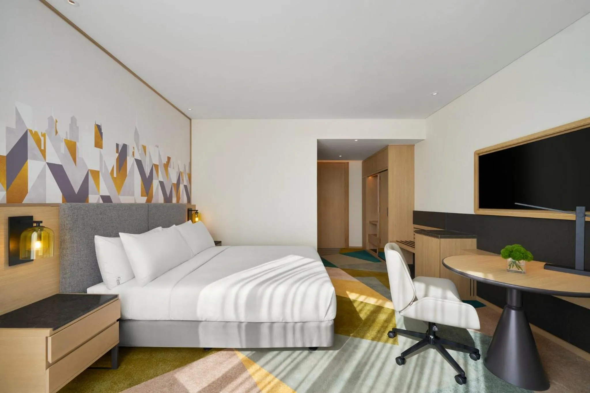 Photo of the whole room, Bed in Holiday Inn & Suites Vientiane by IHG