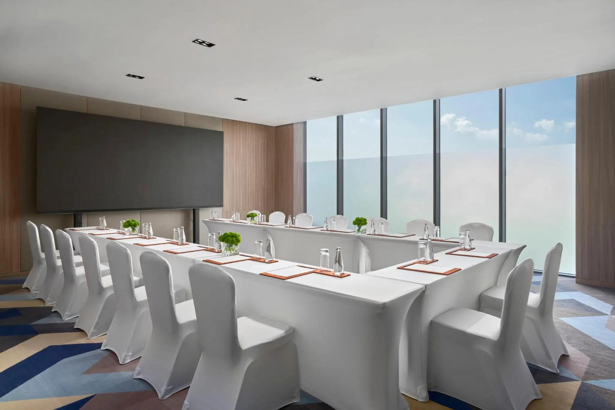 Meeting/conference room in Holiday Inn & Suites Vientiane by IHG