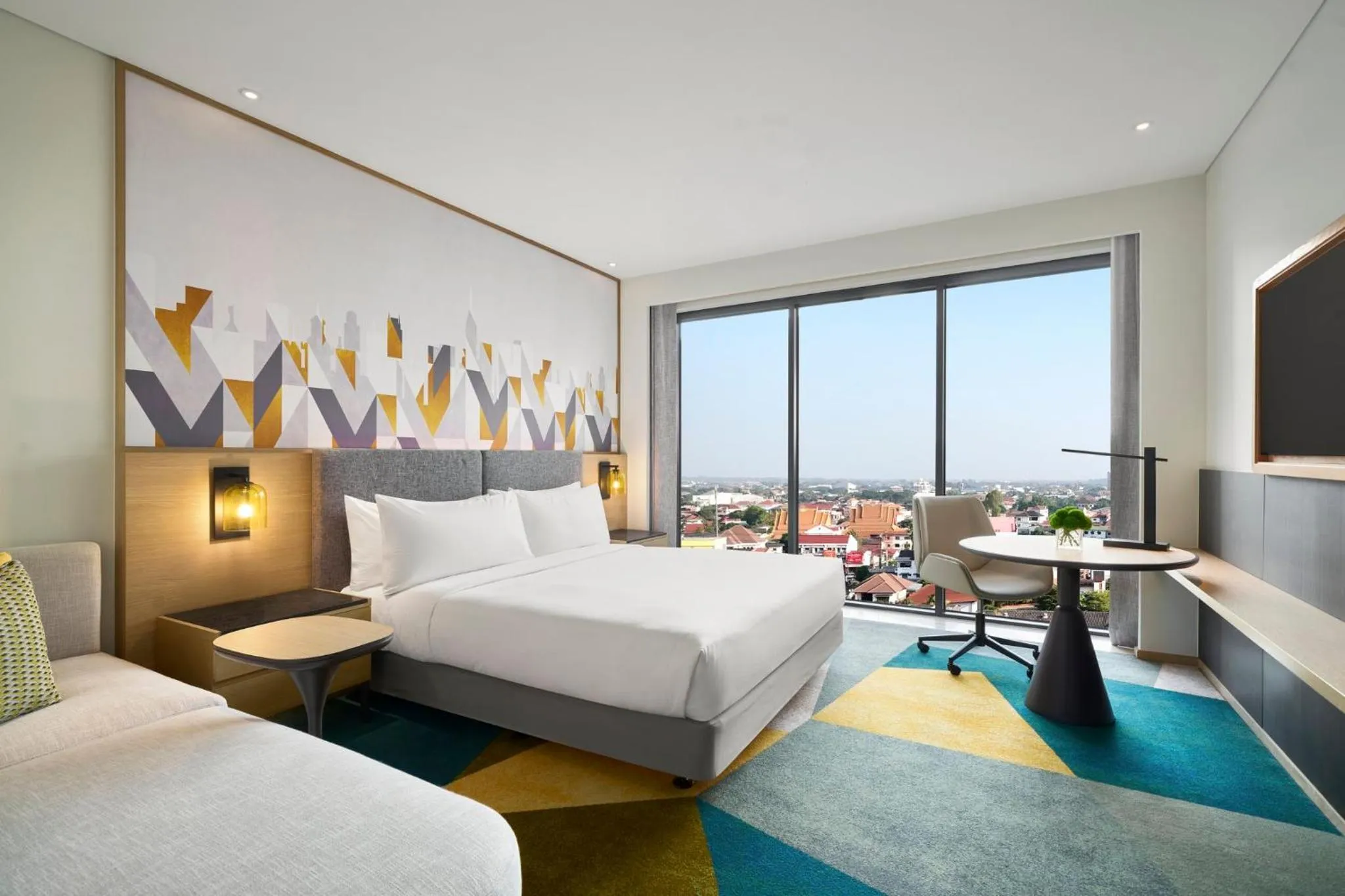 Photo of the whole room, Bed in Holiday Inn & Suites Vientiane by IHG