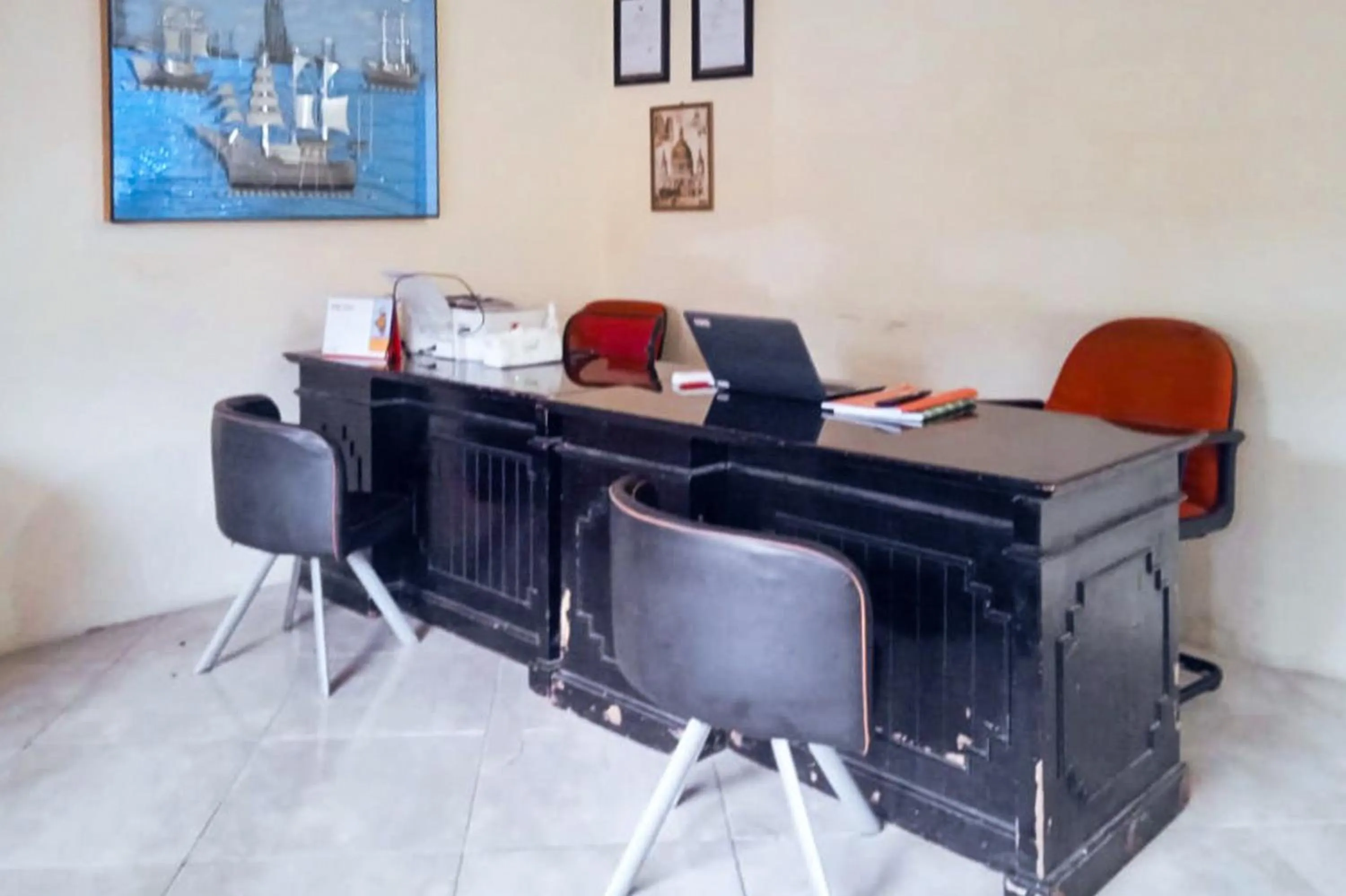 Lobby or reception in Makaliwe Mitra RedDoorz