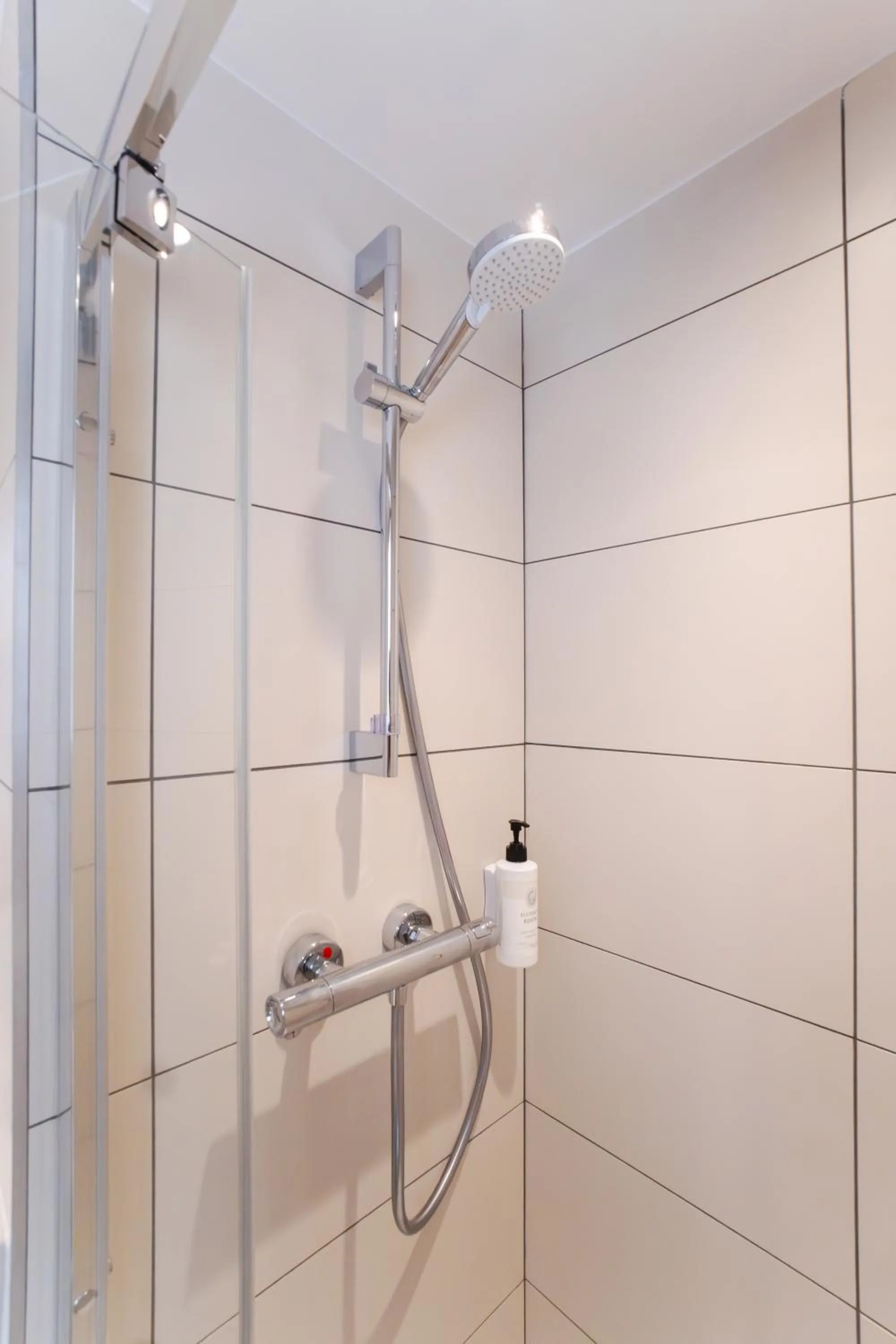 Bathroom in easyHotel Marseille Euromed