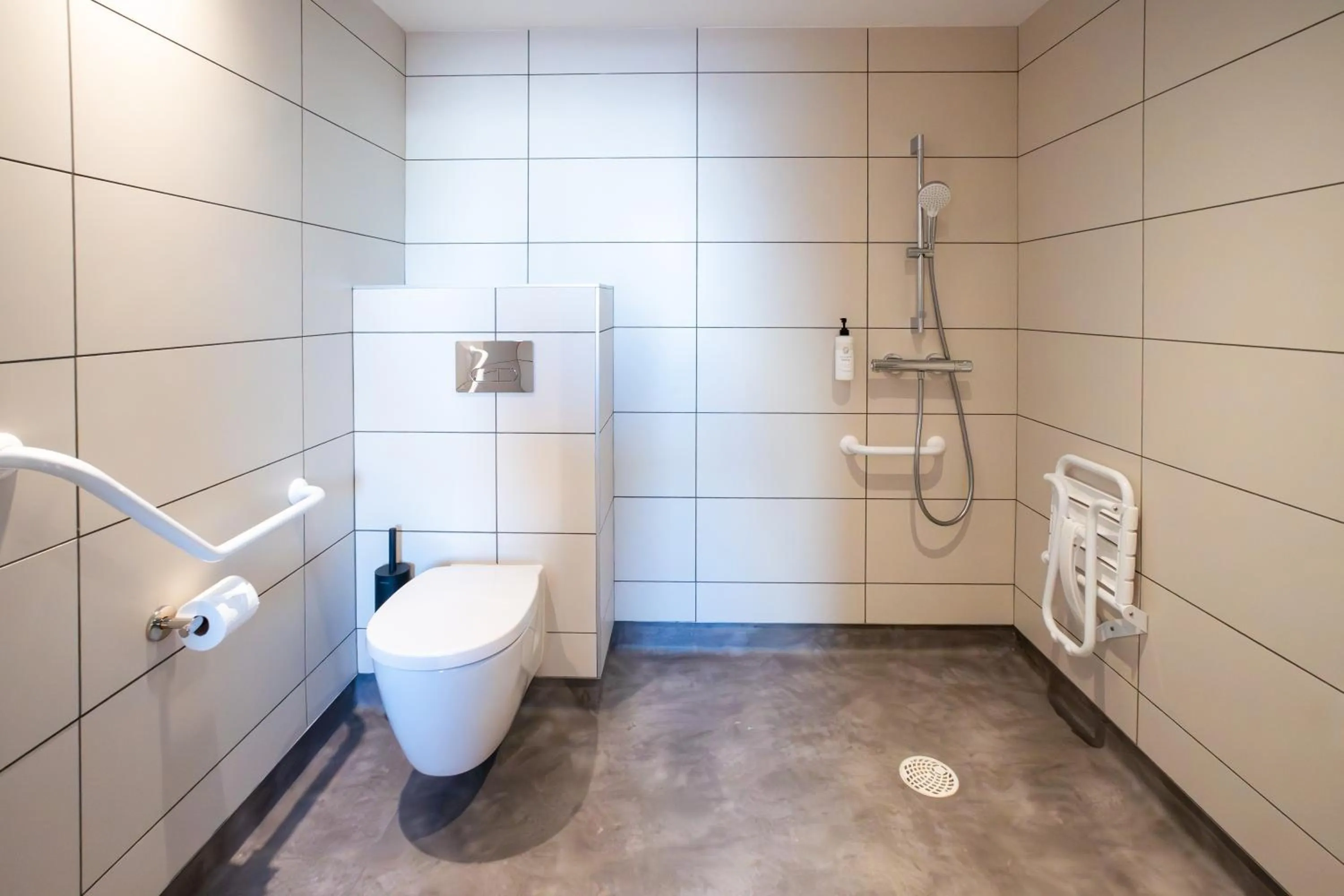 Bathroom in easyHotel Marseille Euromed