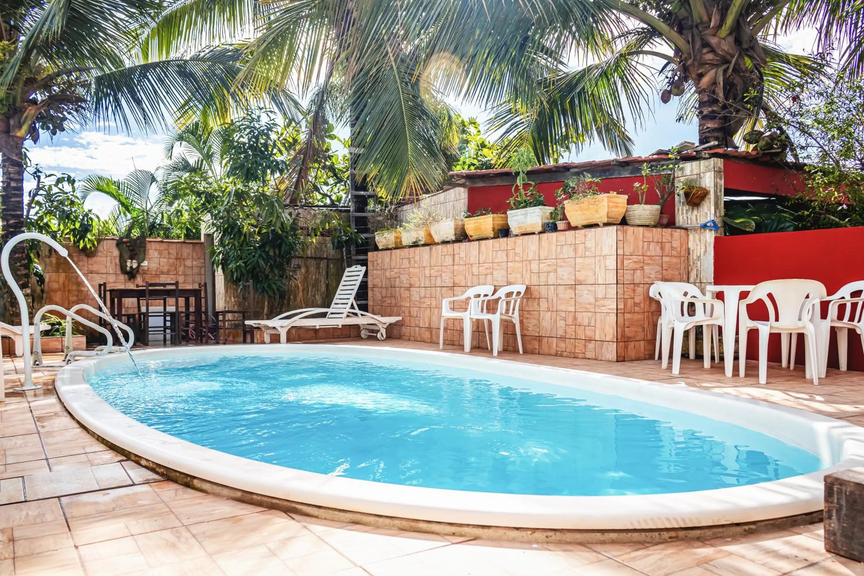 Swimming pool in Pousada Aconchego Recanto Do Mar