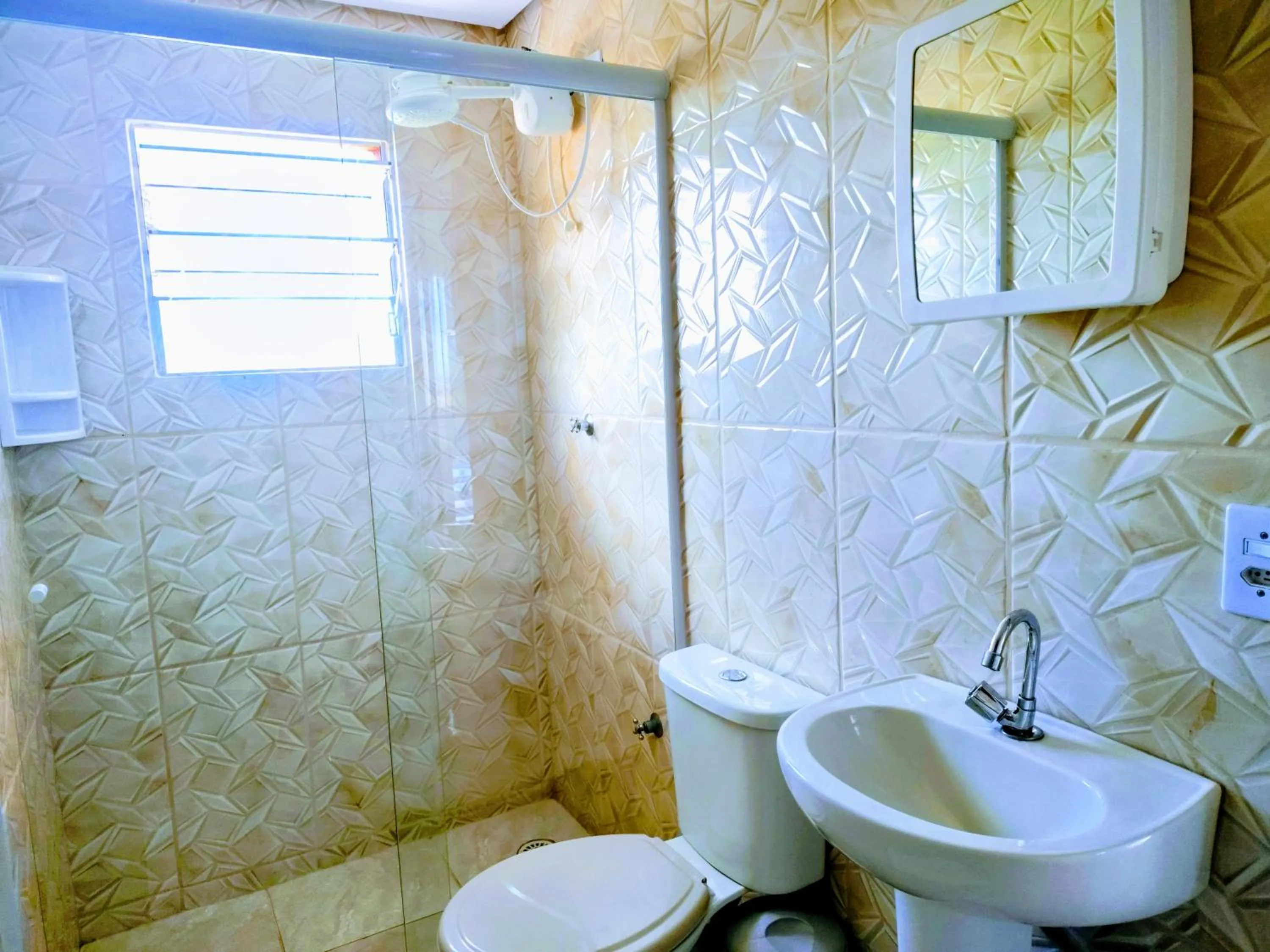 Shower in Pousada Aconchego Recanto Do Mar