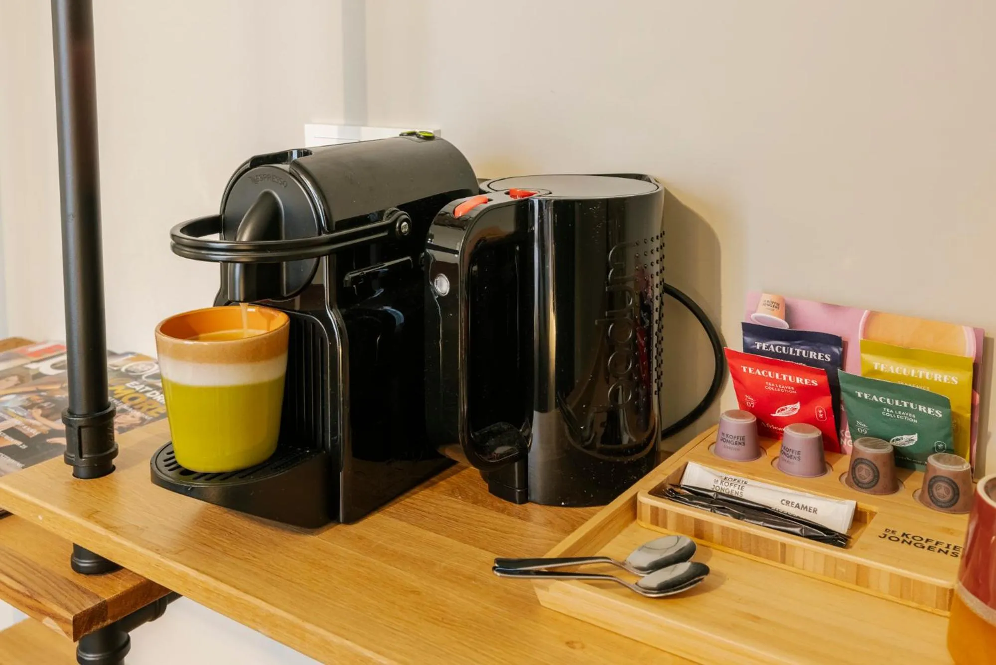 Coffee/tea facilities in Hotel Bloemendaal by BHC