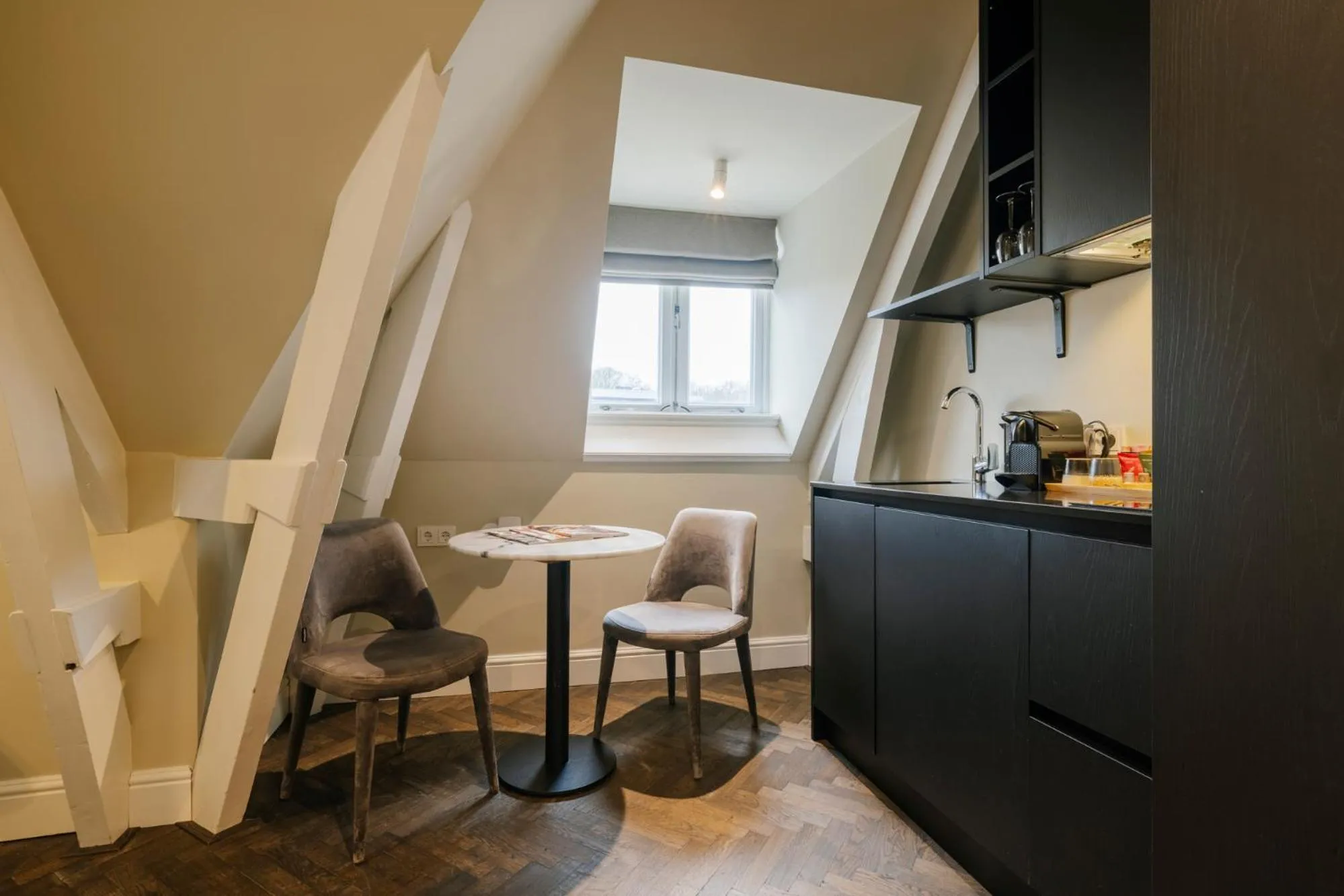 Kitchen or kitchenette in Hotel Bloemendaal by BHC