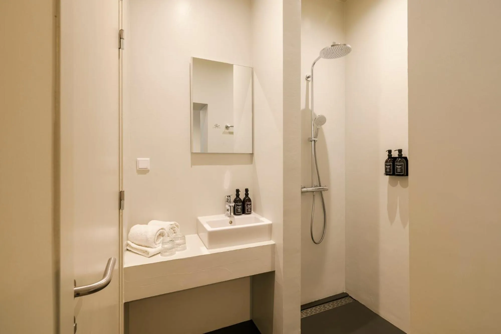 Bathroom in Hotel Bloemendaal by BHC