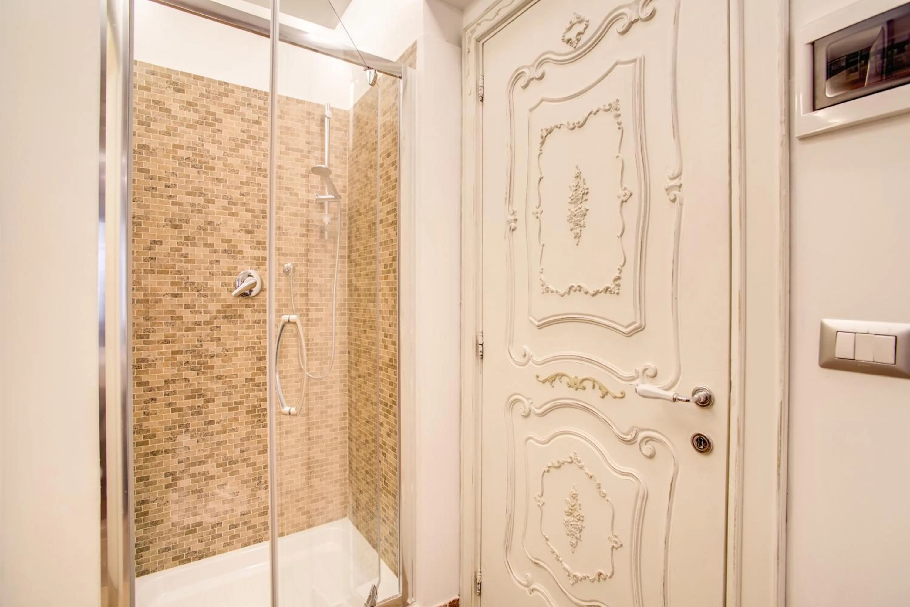 Shower in Orso Luxury Apartment