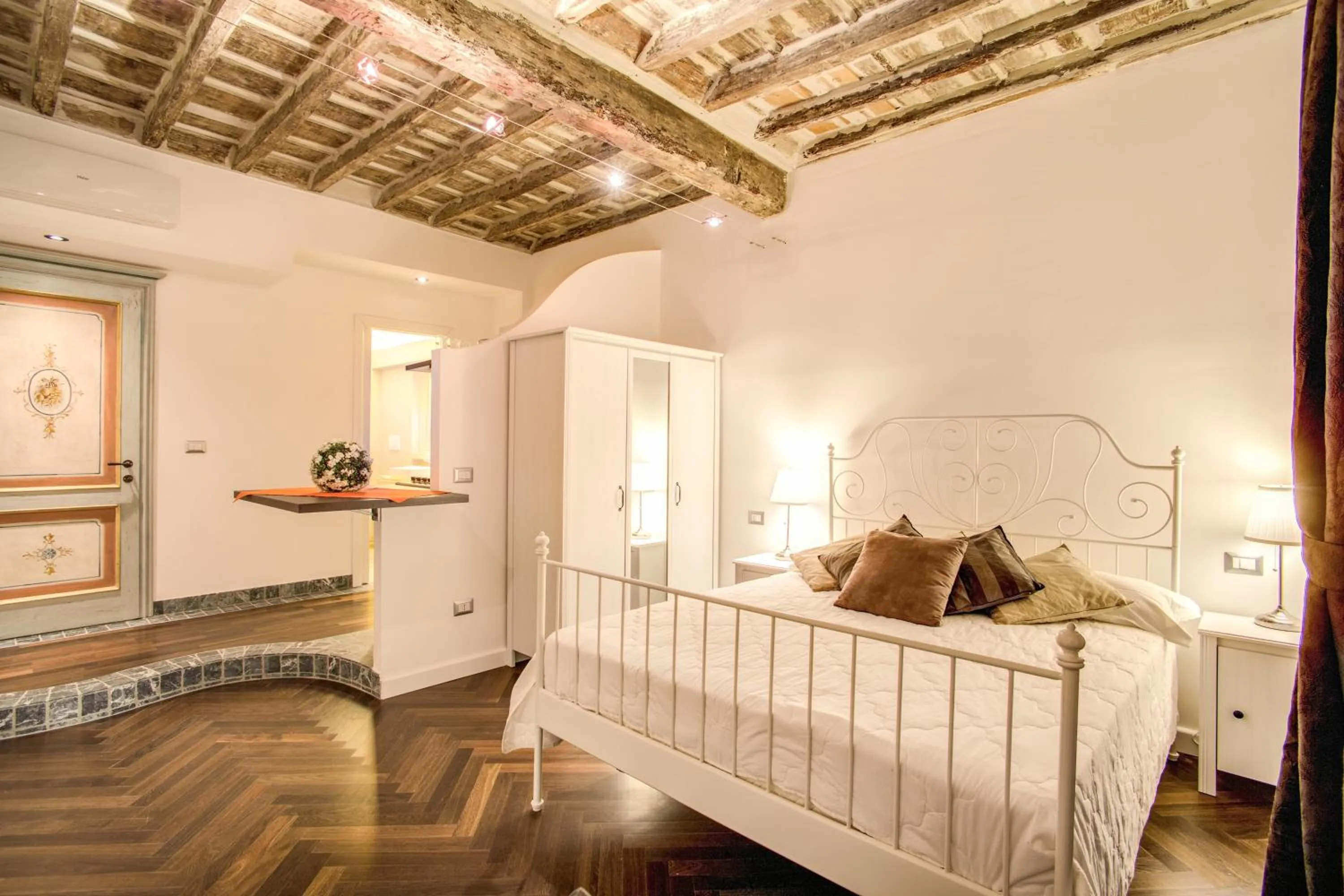Photo of the whole room, Bed in Orso Luxury Apartment