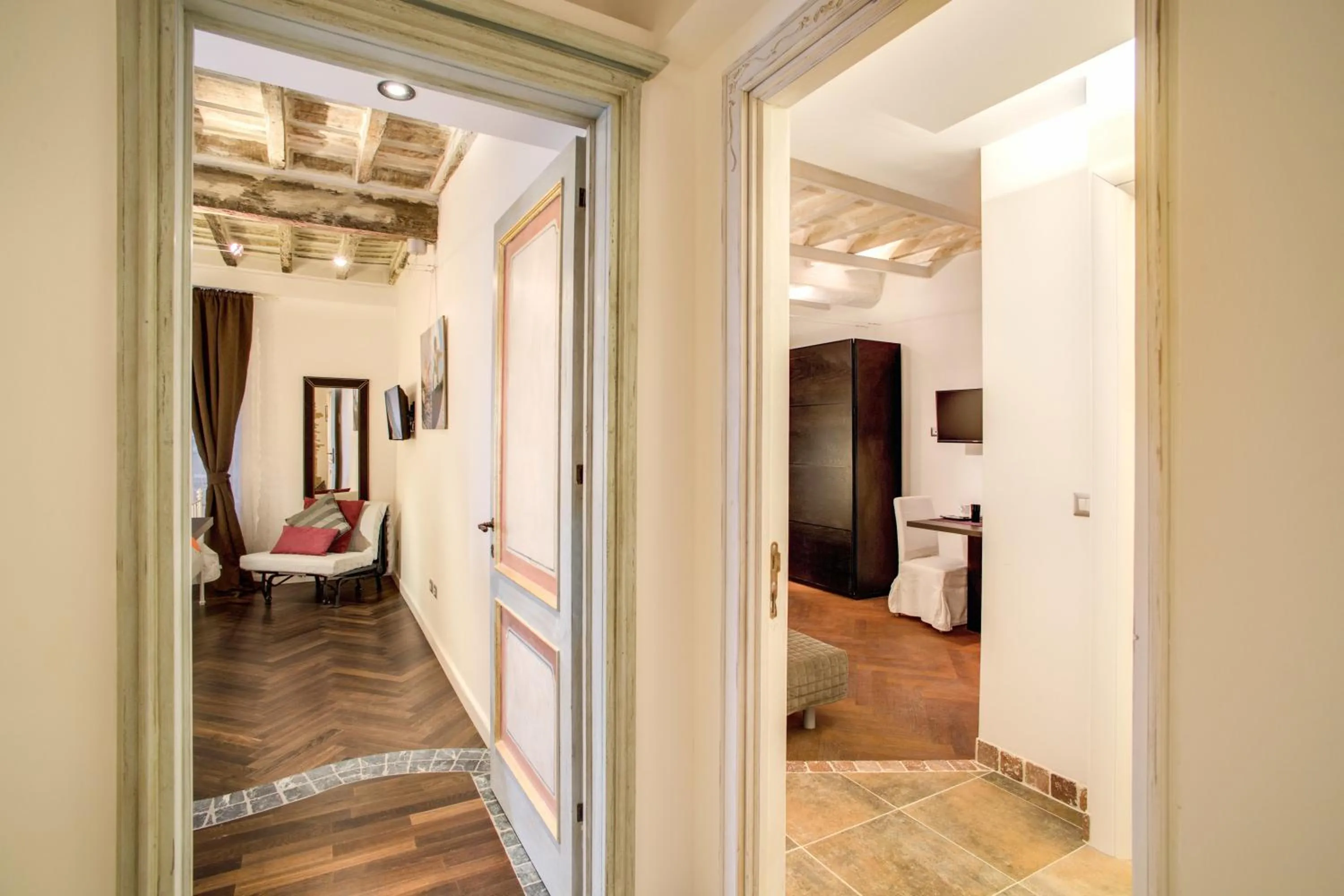 Facade/entrance, Bed in Orso Luxury Apartment