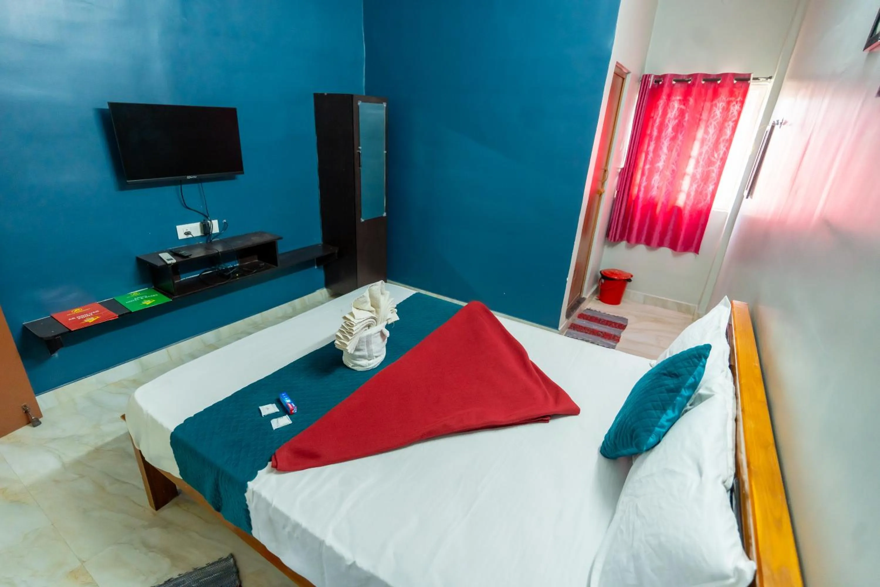 TV and multimedia, Bed in Aryas Residency- Near Isha Foundation Coimbatore & Karunya University