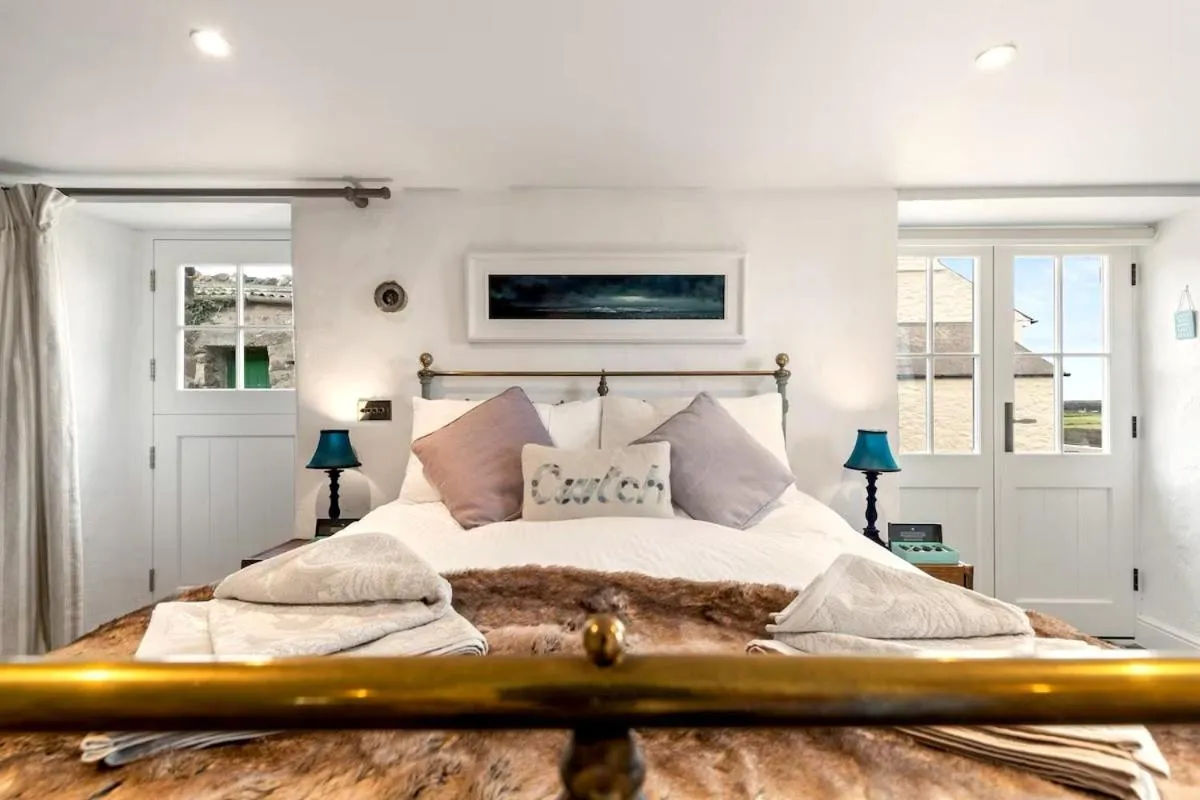 Floor plan, Bed in Swn y Môr - 1 Bedroom Cottage - Whitesands