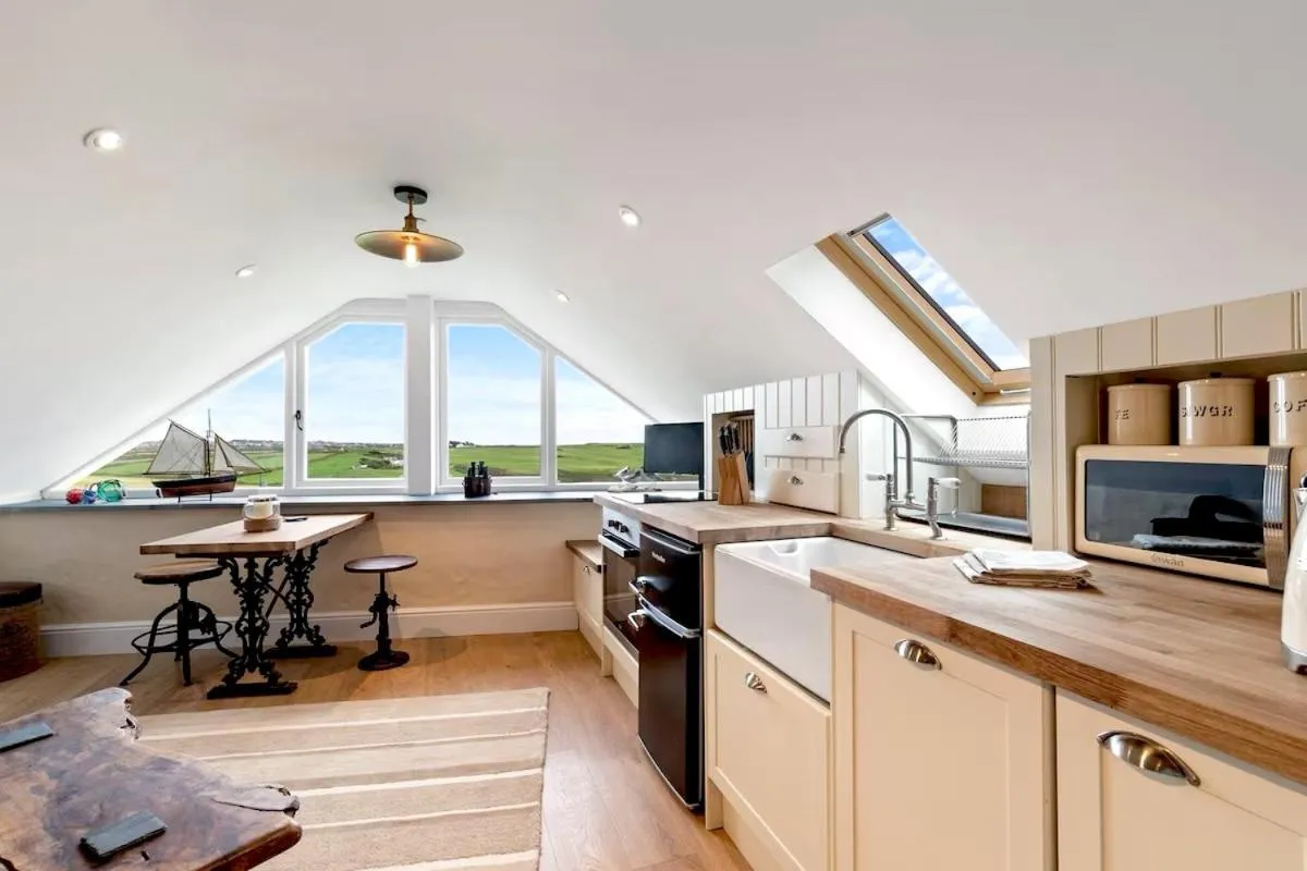 Floor plan in Swn y Môr - 1 Bedroom Cottage - Whitesands