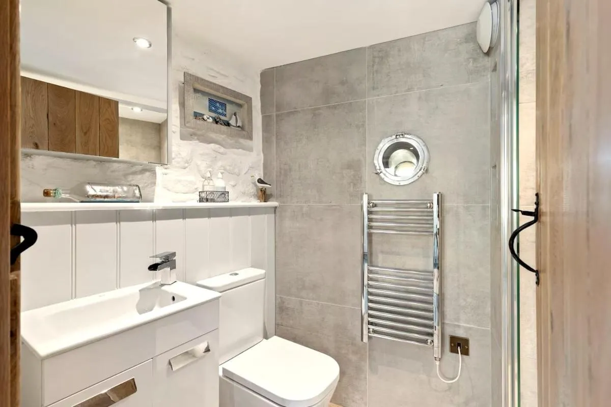 Floor plan in Swn y Môr - 1 Bedroom Cottage - Whitesands