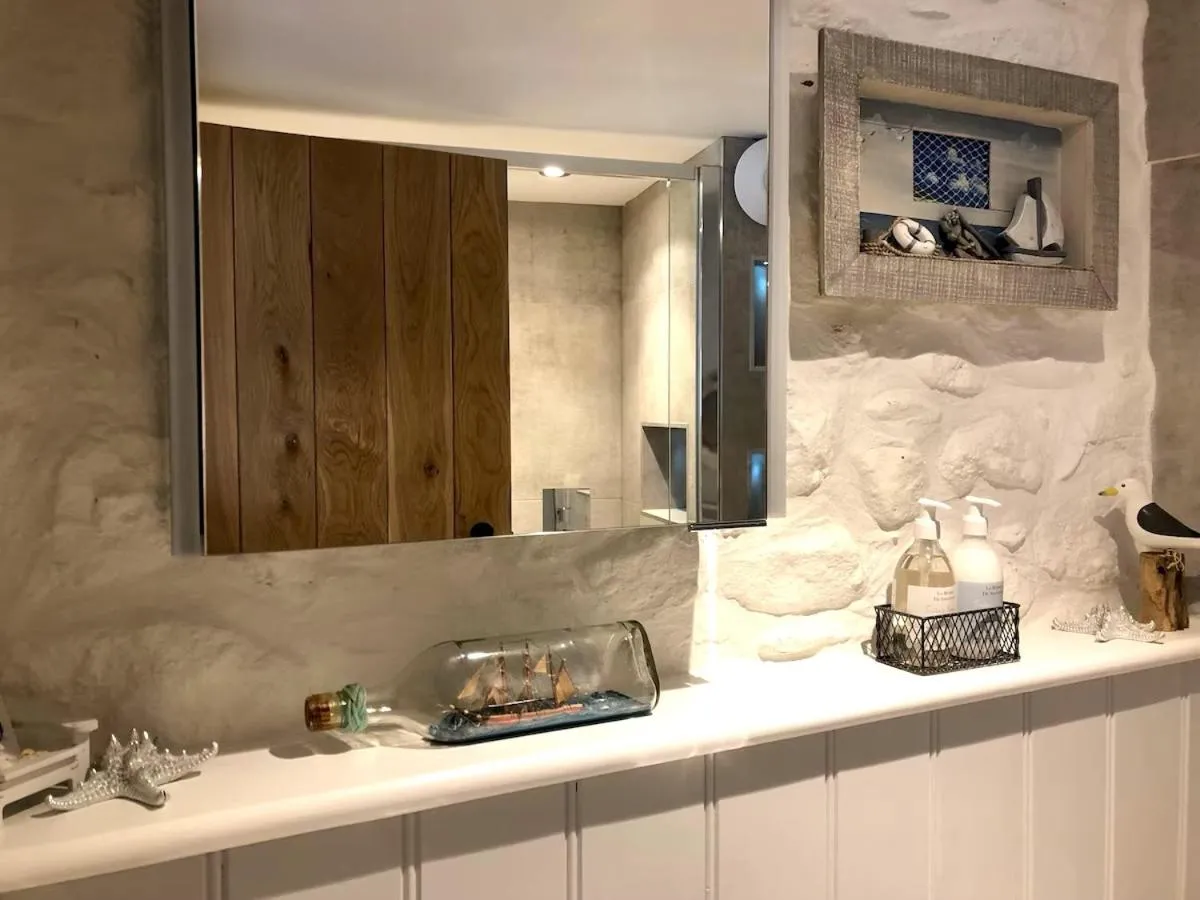 Floor plan in Swn y Môr - 1 Bedroom Cottage - Whitesands