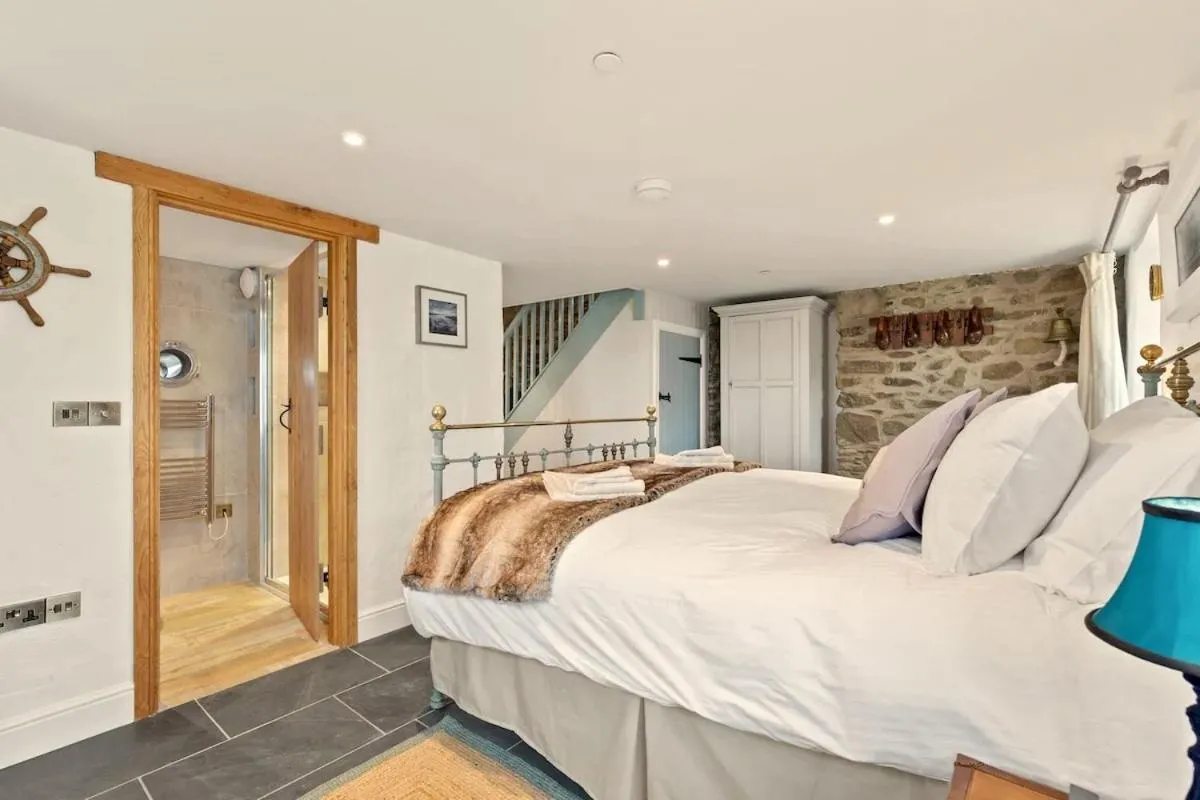 Floor plan, Bed in Swn y Môr - 1 Bedroom Cottage - Whitesands