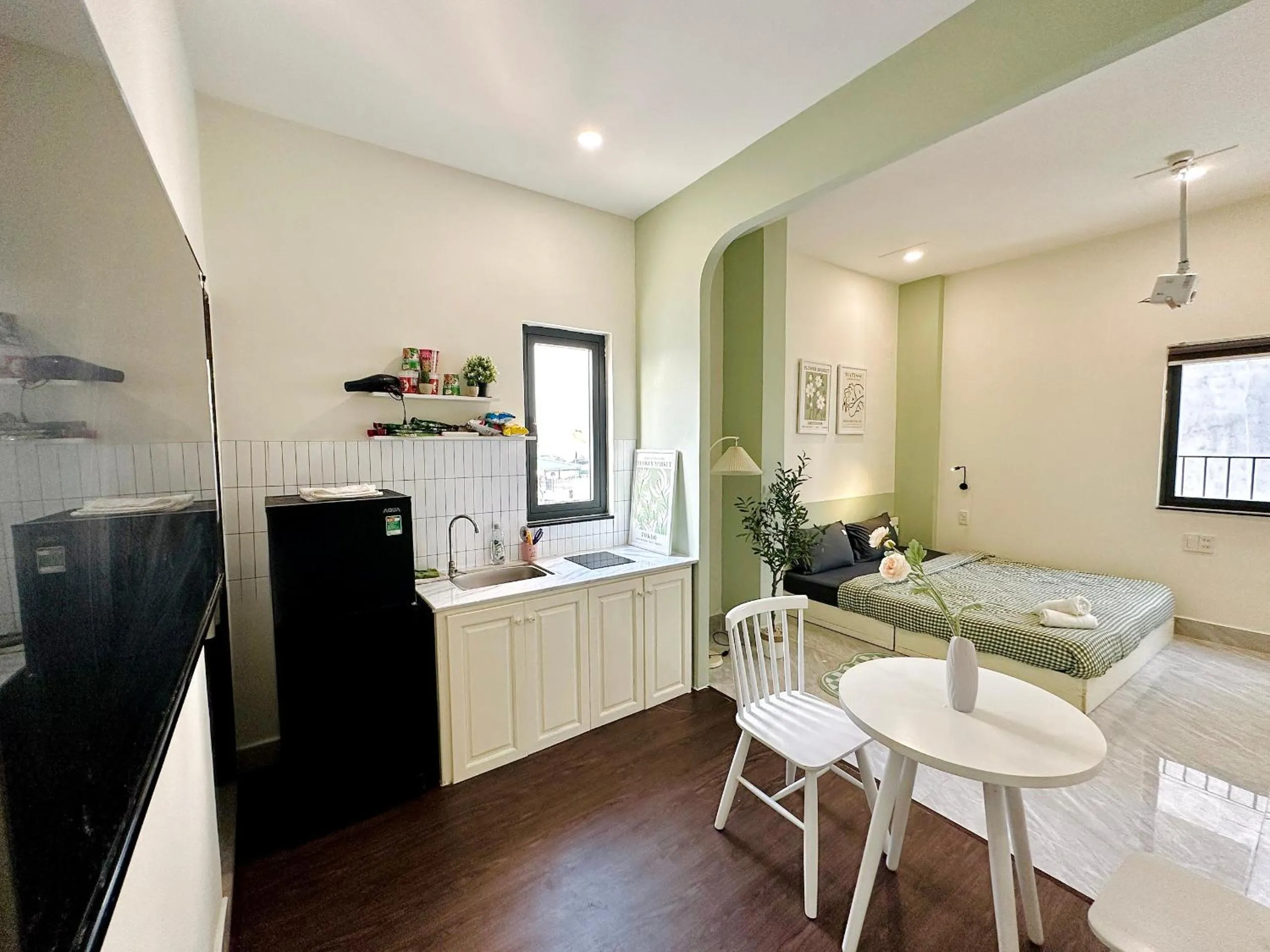 Photo of the whole room in Corgi House Danang