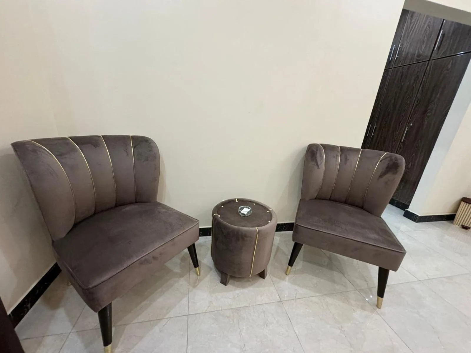 Living room in Gold Pine Hotel Lahore