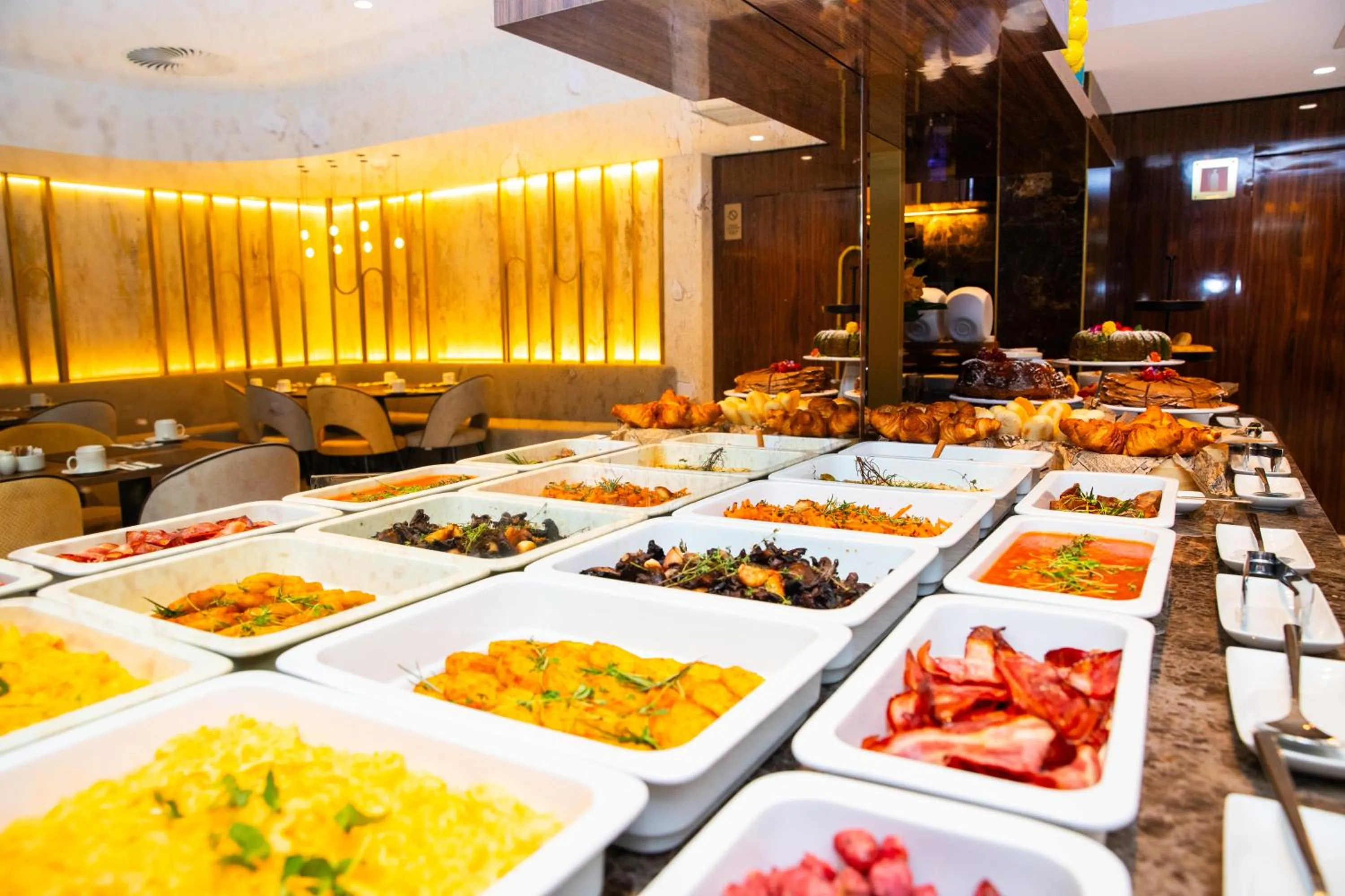 Breakfast in VIP Executive Suites do Marquês Hotel