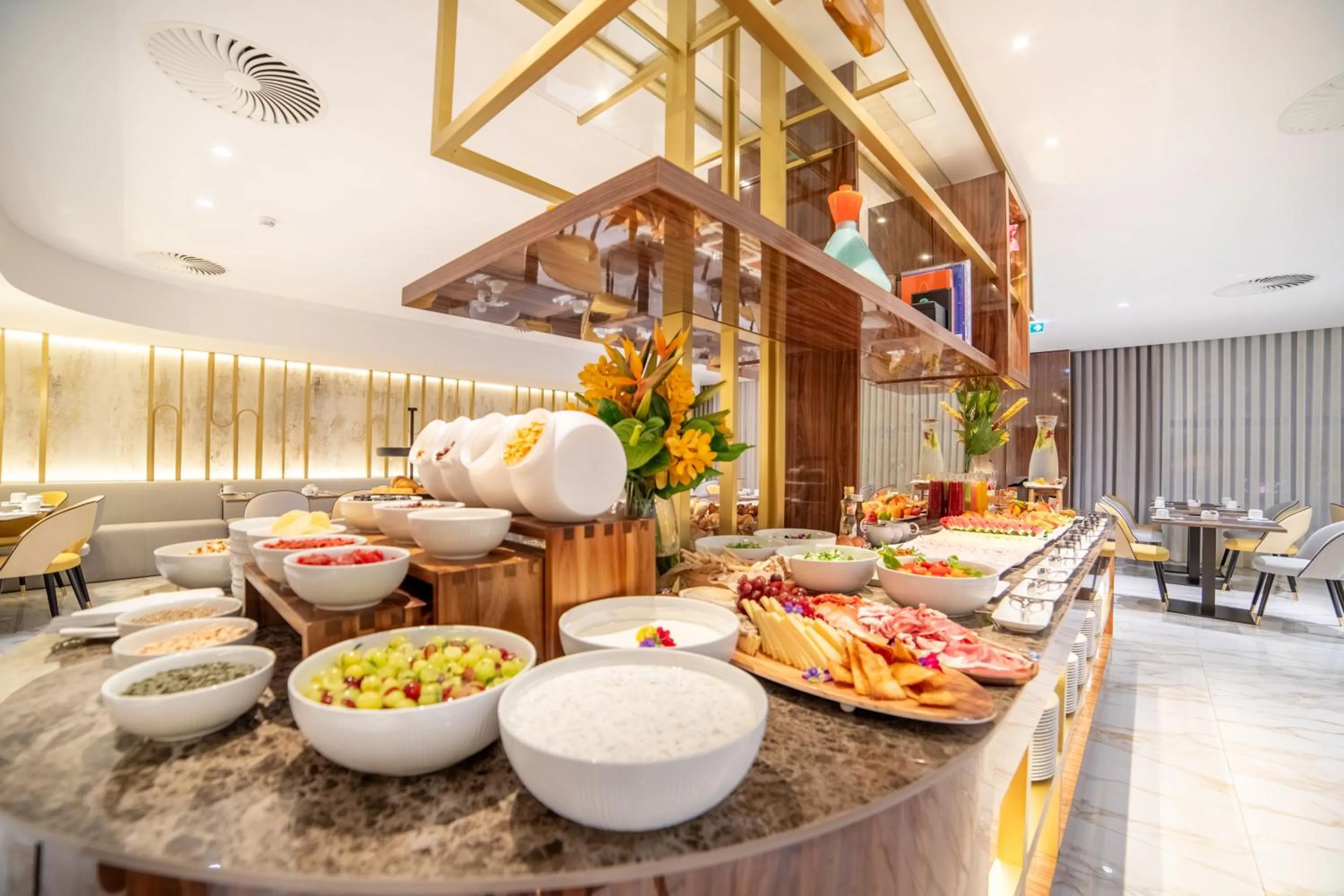 Breakfast in VIP Executive Suites do Marquês Hotel