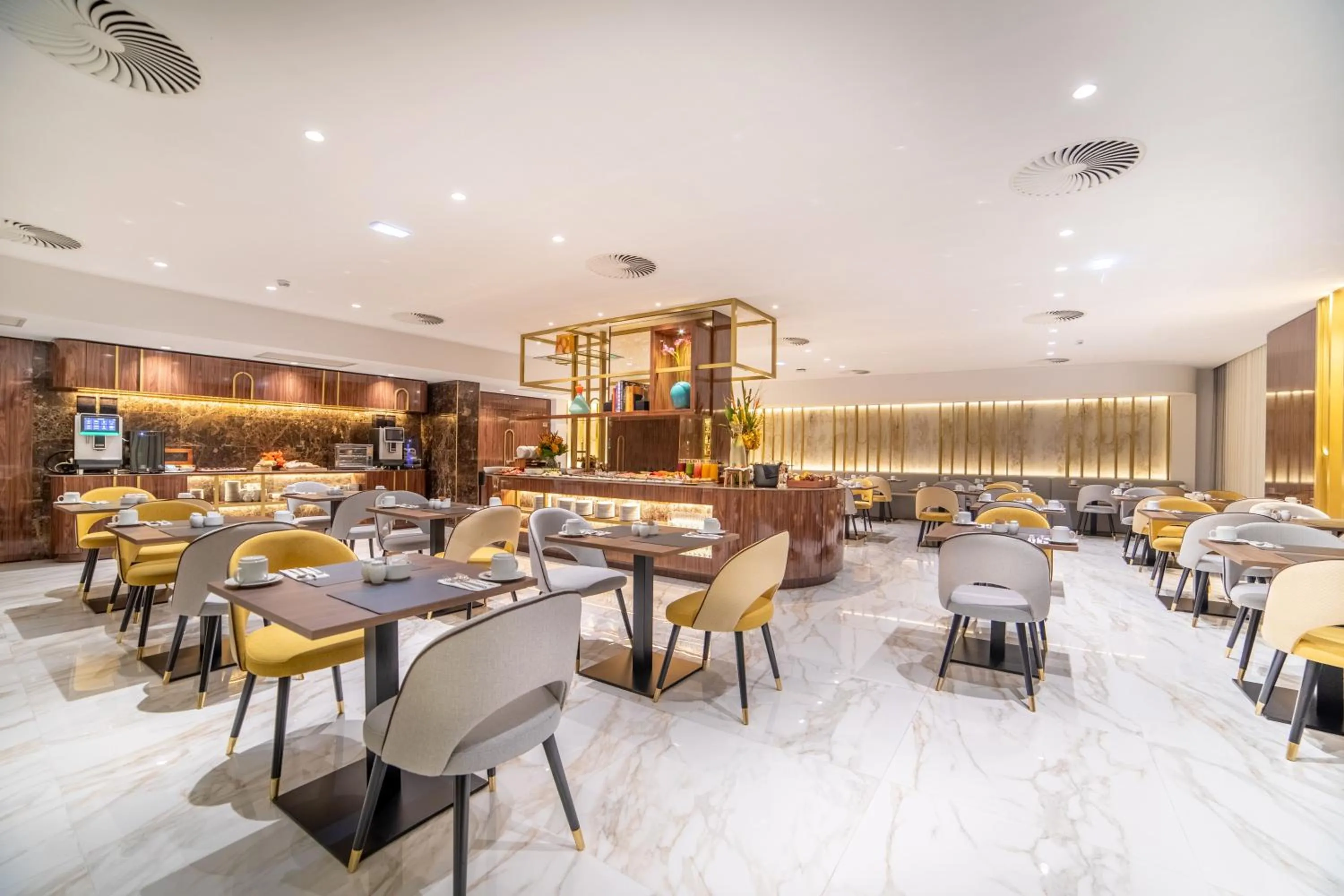 Breakfast in VIP Executive Suites do Marquês Hotel