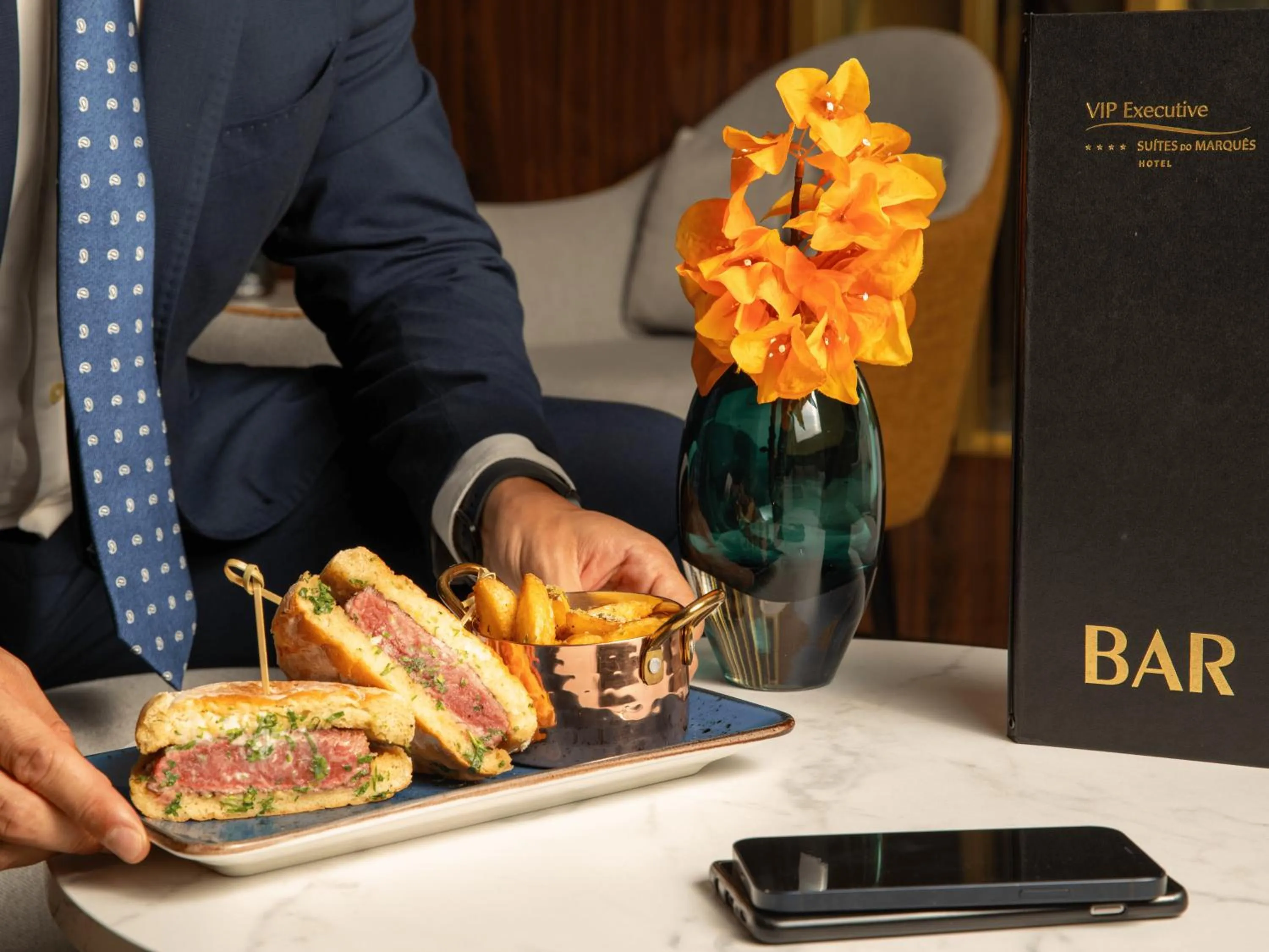 Lounge or bar in VIP Executive Suites do Marquês Hotel