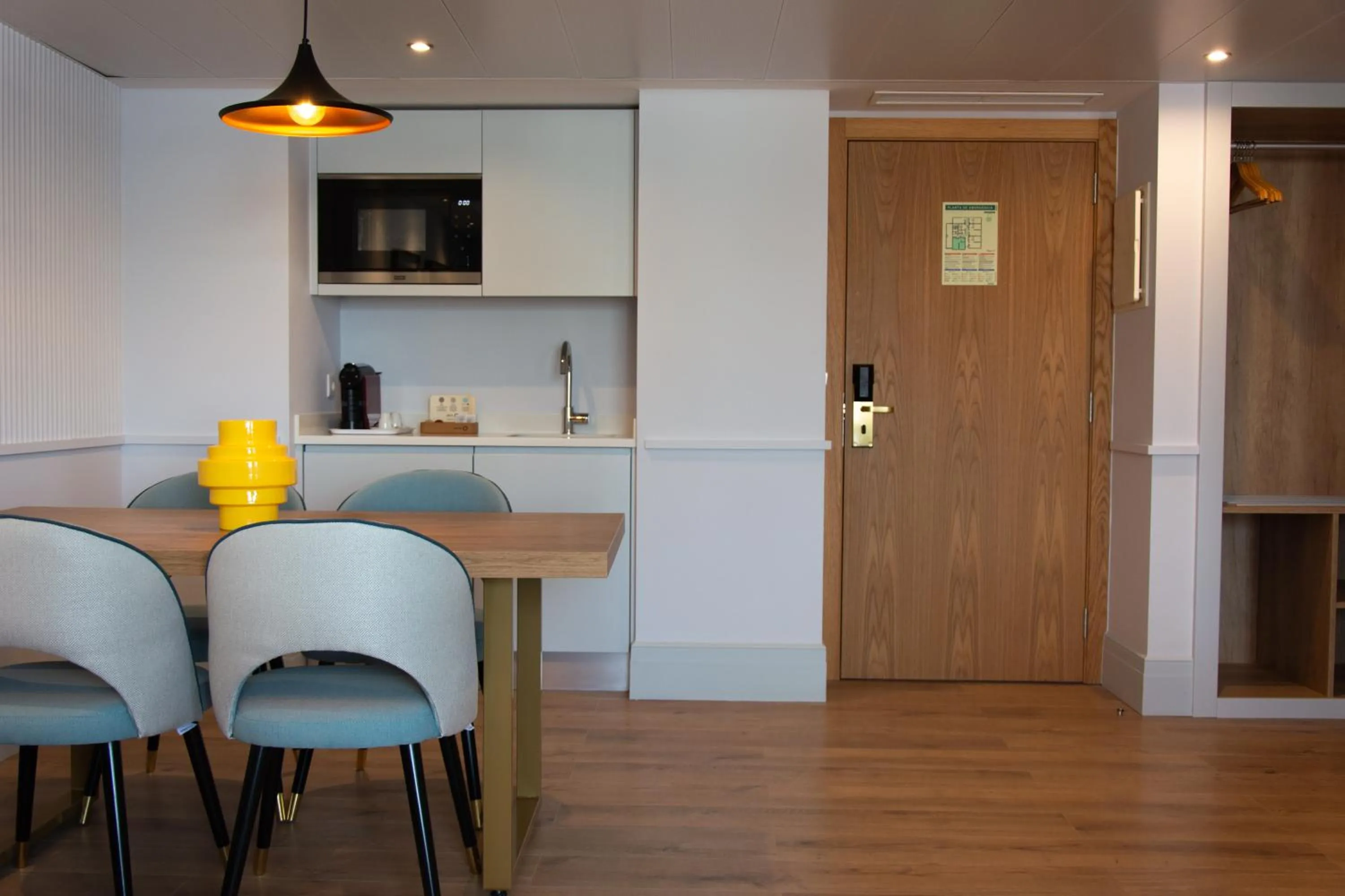 Kitchen or kitchenette in VIP Executive Suites do Marquês Hotel