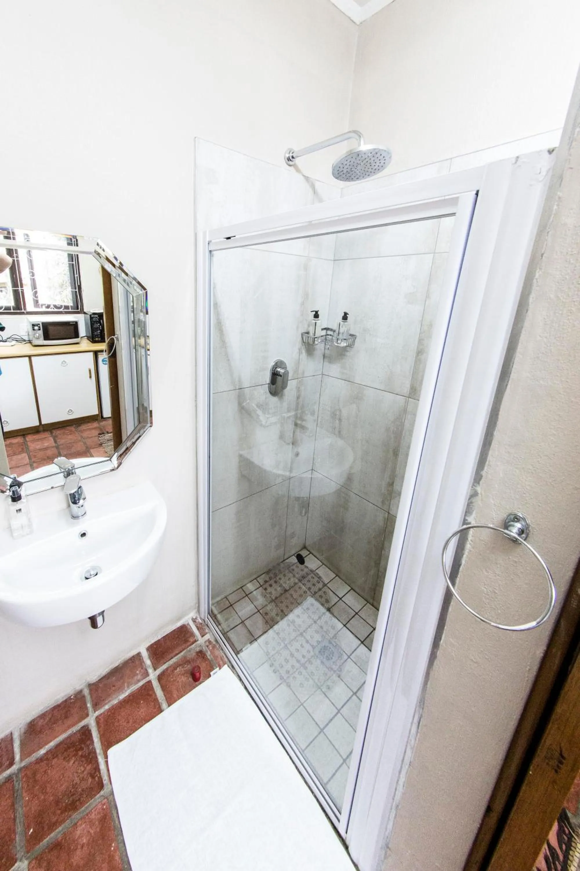 Shower in Fish Eagle Manor