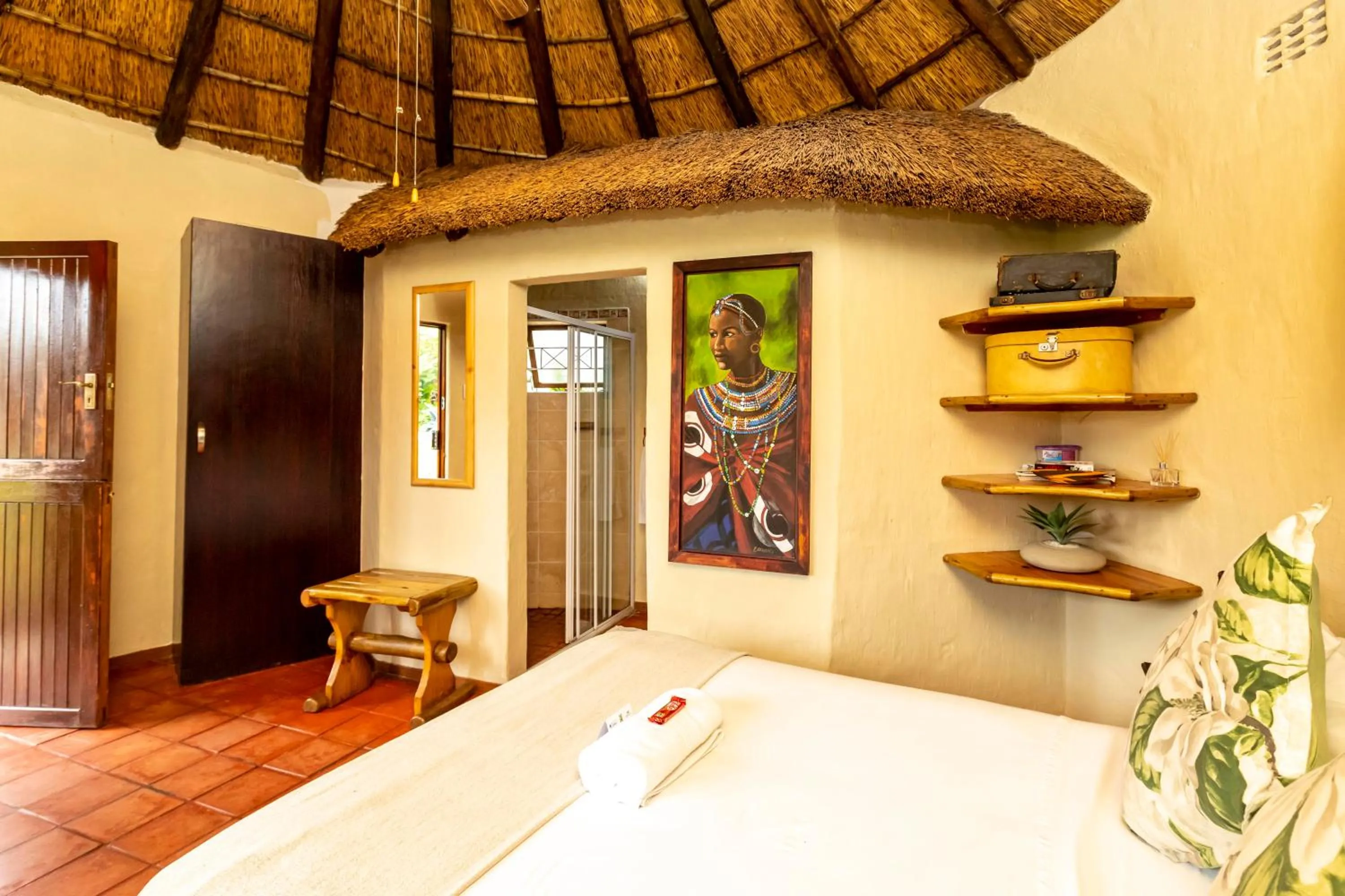 Bedroom, Bed in Fish Eagle Manor