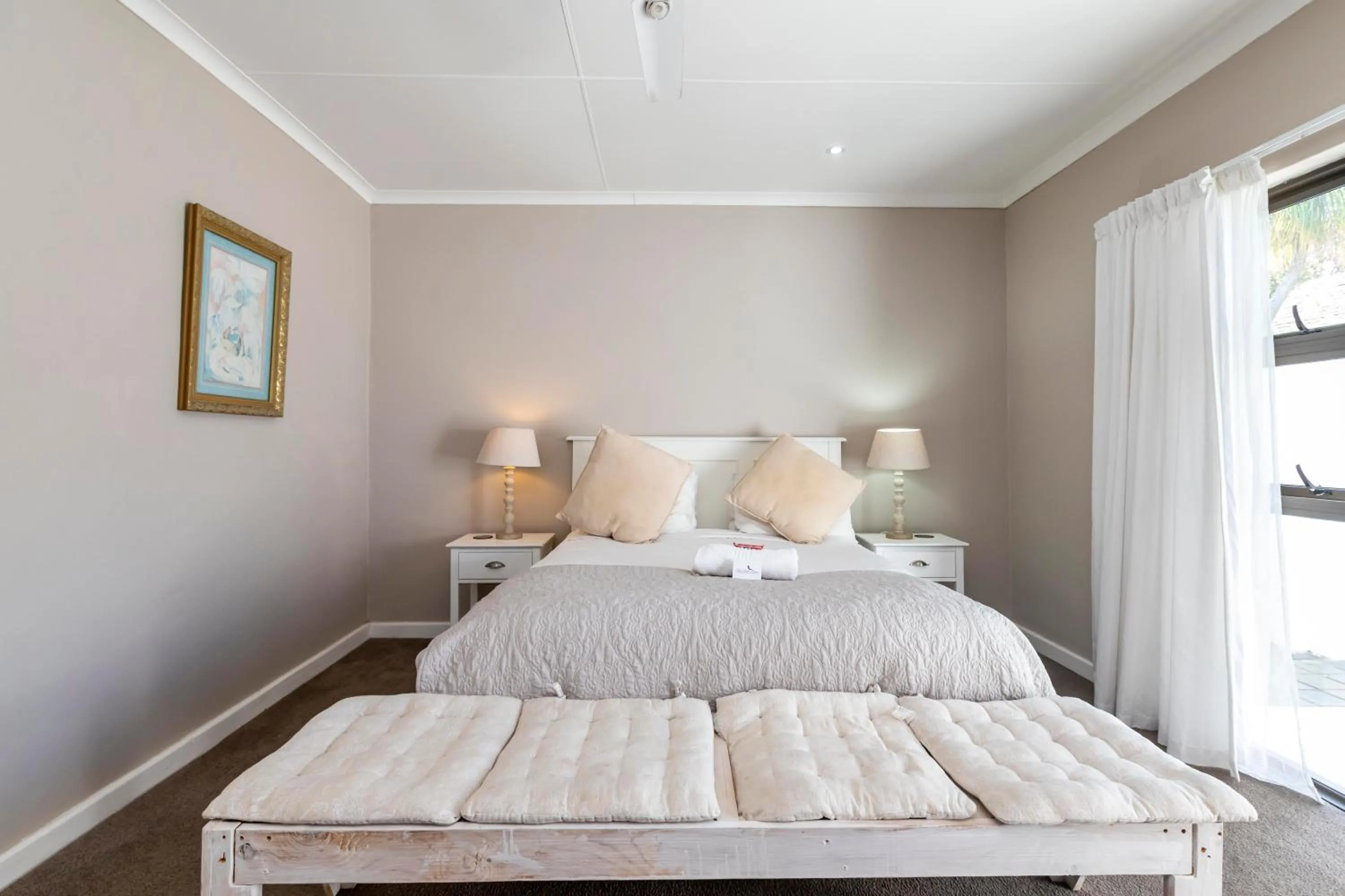 Photo of the whole room, Bed in Fish Eagle Manor