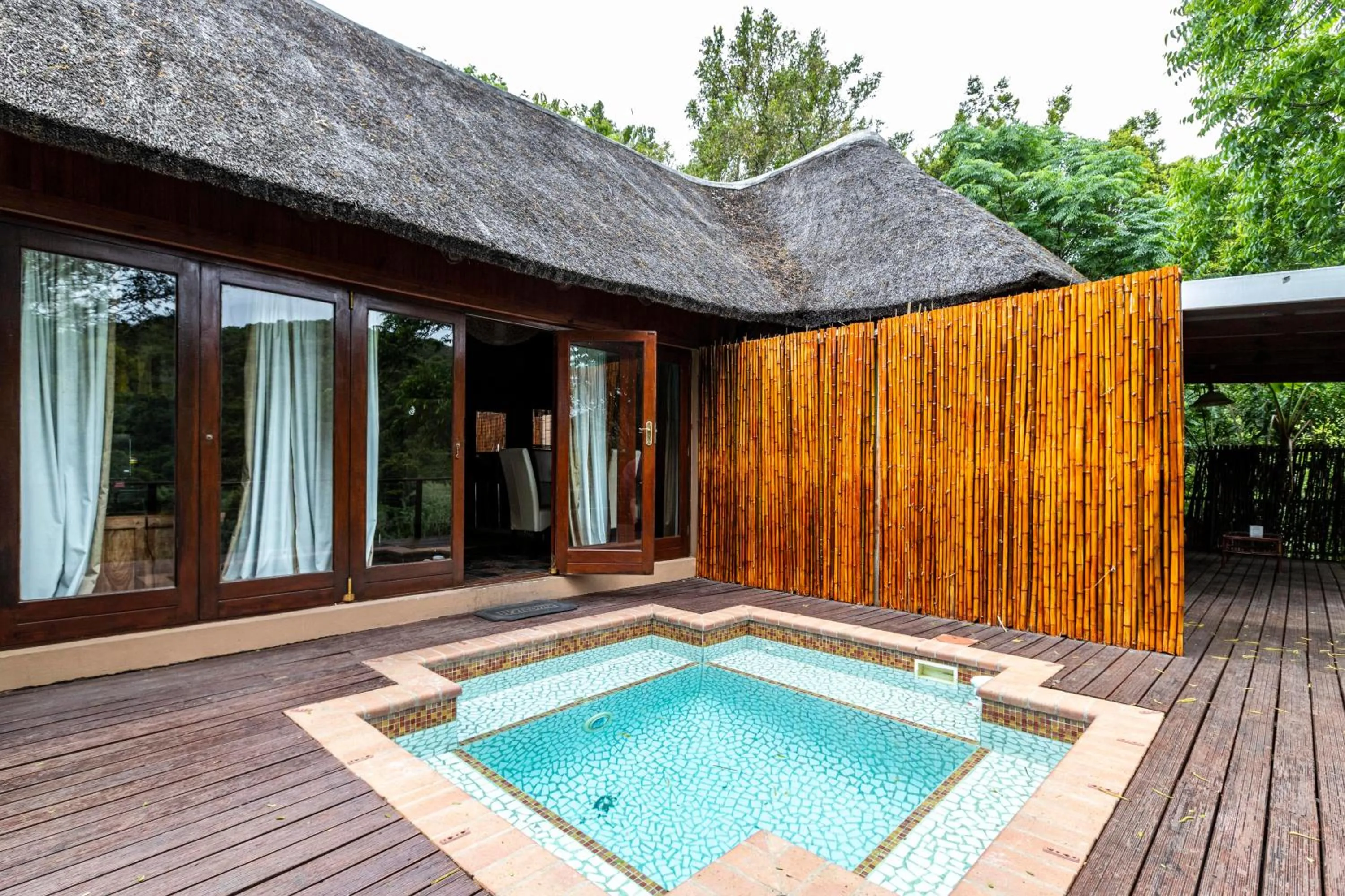 Swimming pool in Fish Eagle Manor