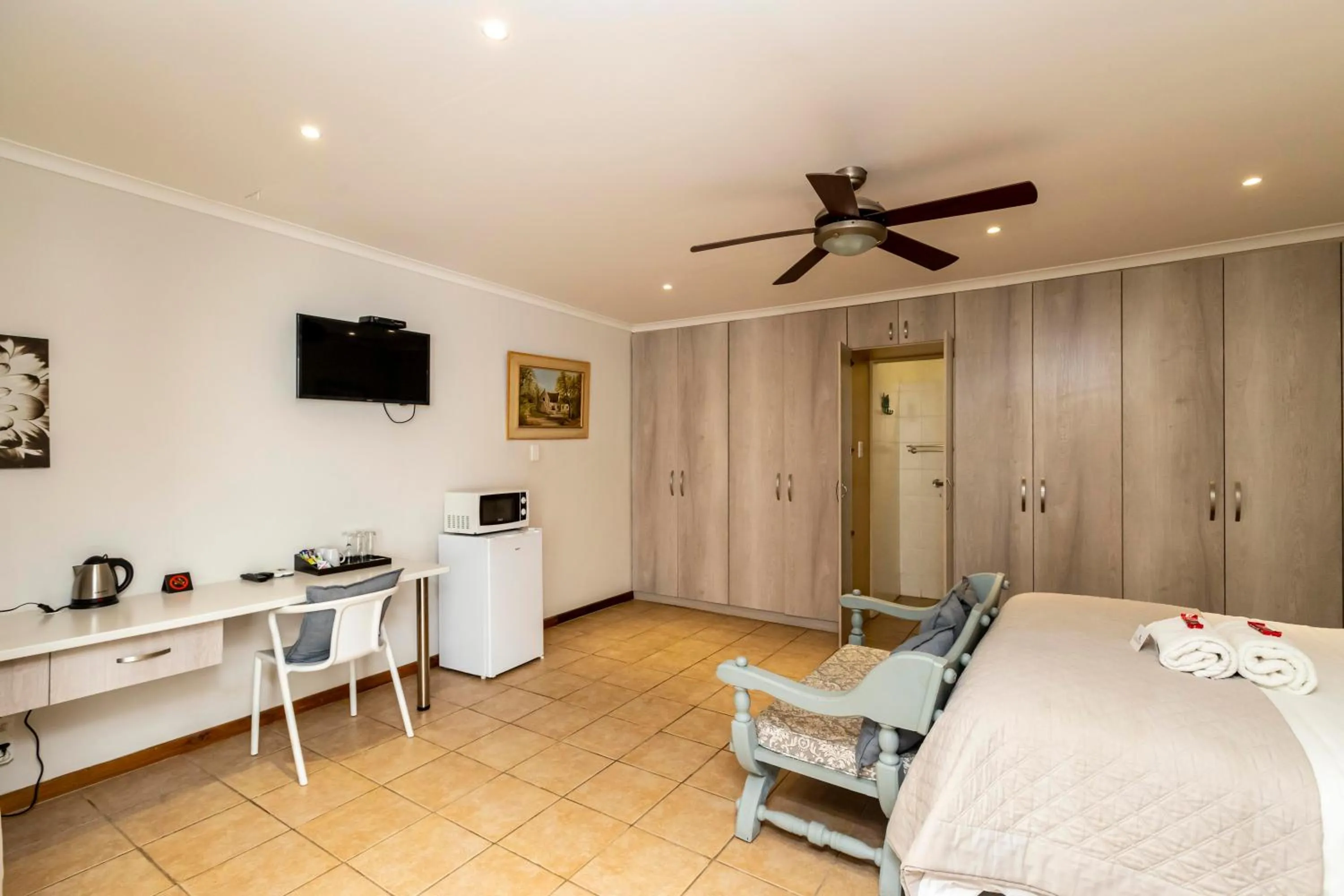 Bedroom, Bed in Fish Eagle Manor