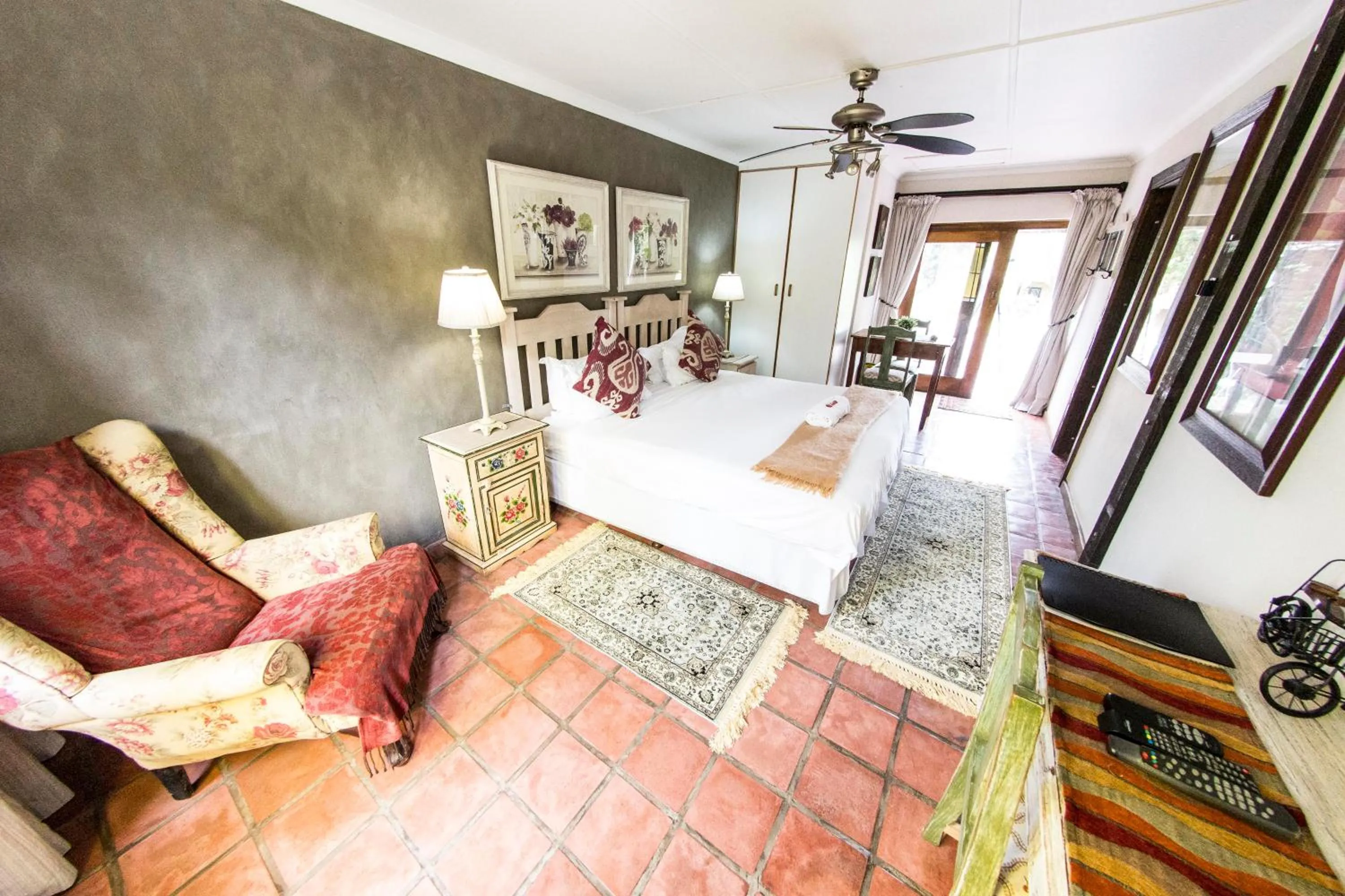 TV and multimedia, Bed in Fish Eagle Manor