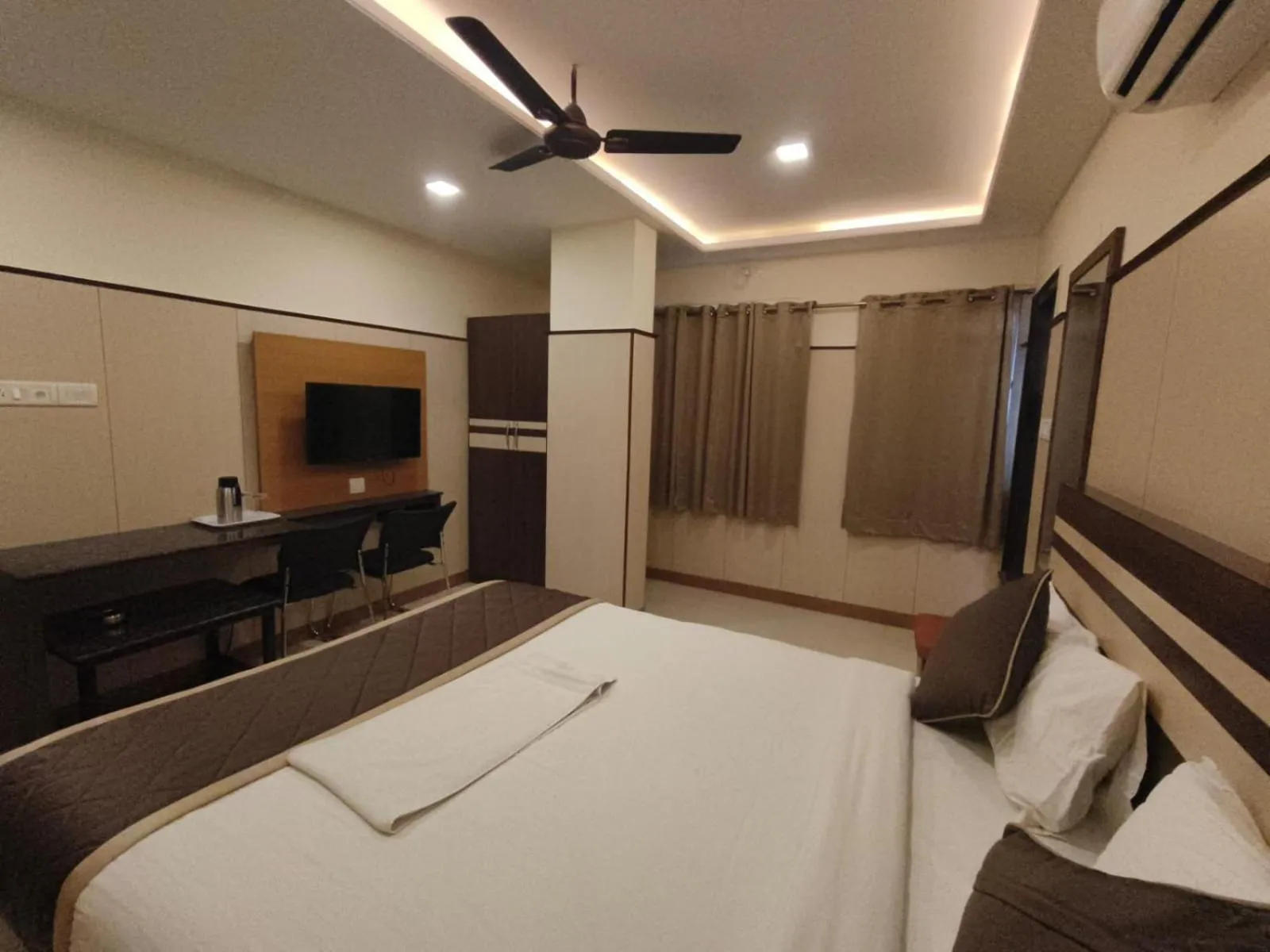 Bed in Anand Regency Majestic