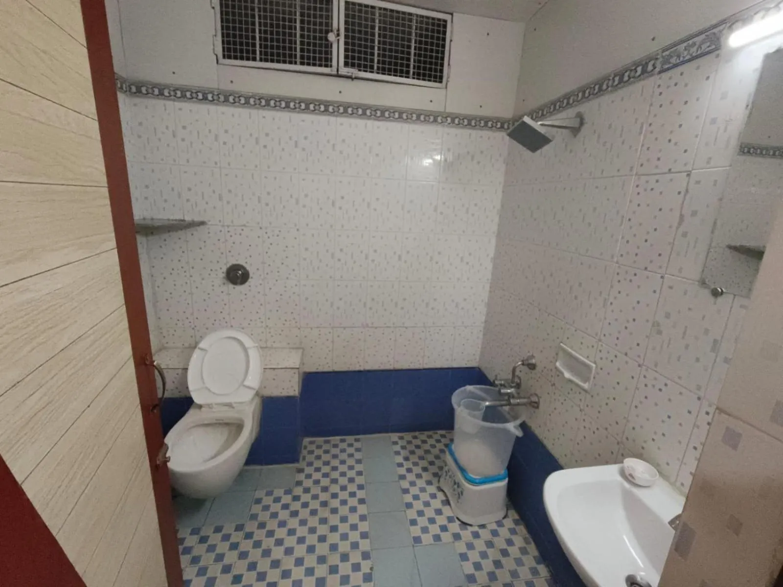 Toilet in Anand Regency Majestic
