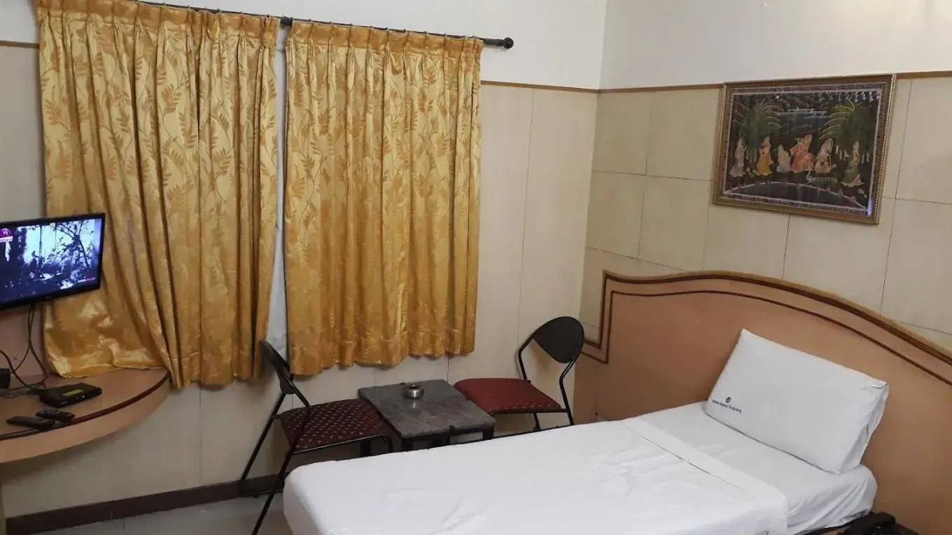 Single Room in Anand Regency Majestic Single Room in Anand Regency Majestic