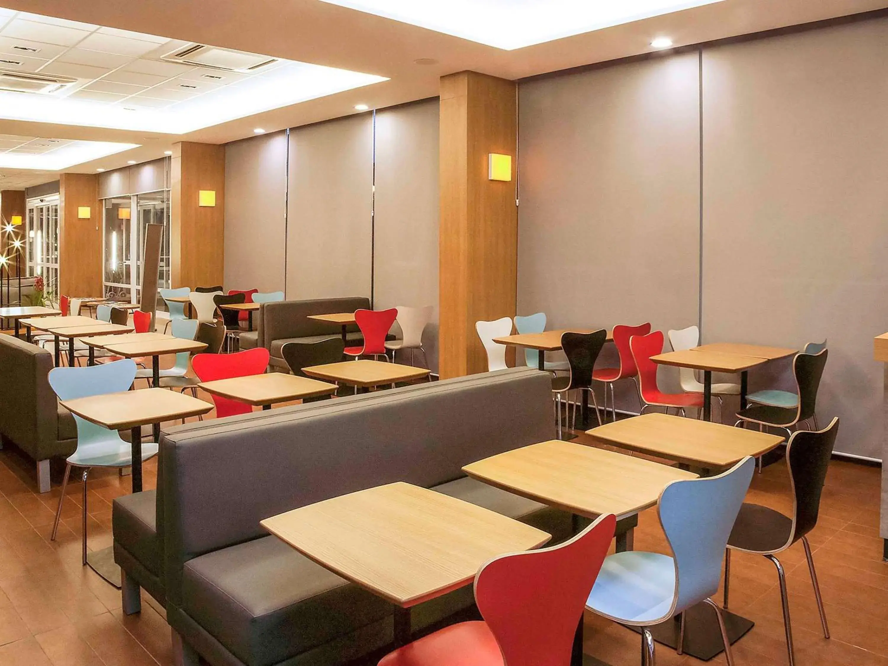 Restaurant/places to eat in ibis Ourinhos Restaurant/places to eat in ibis Ourinhos