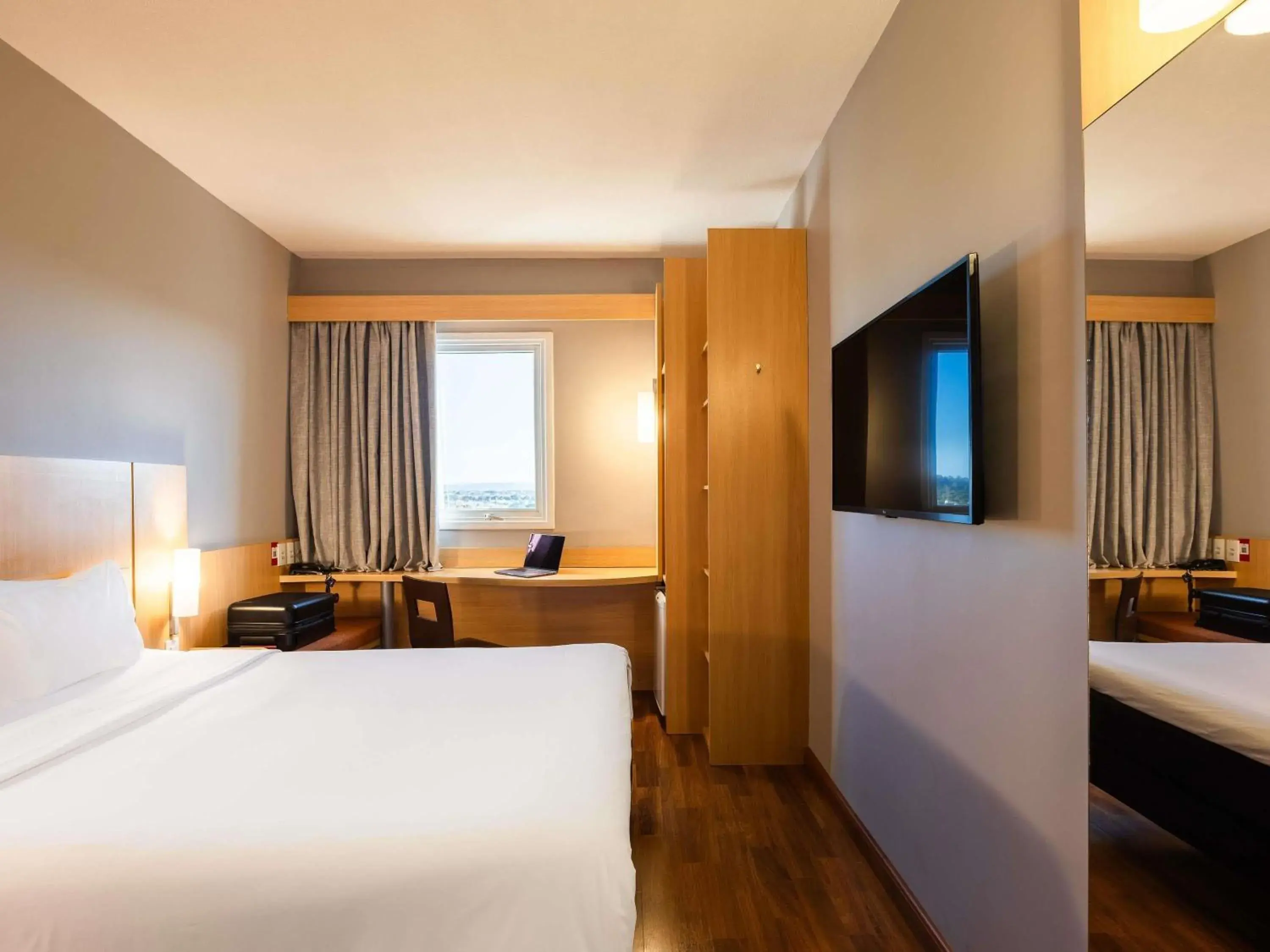 Bedroom, Bed in ibis Ourinhos Bedroom, Bed in ibis Ourinhos