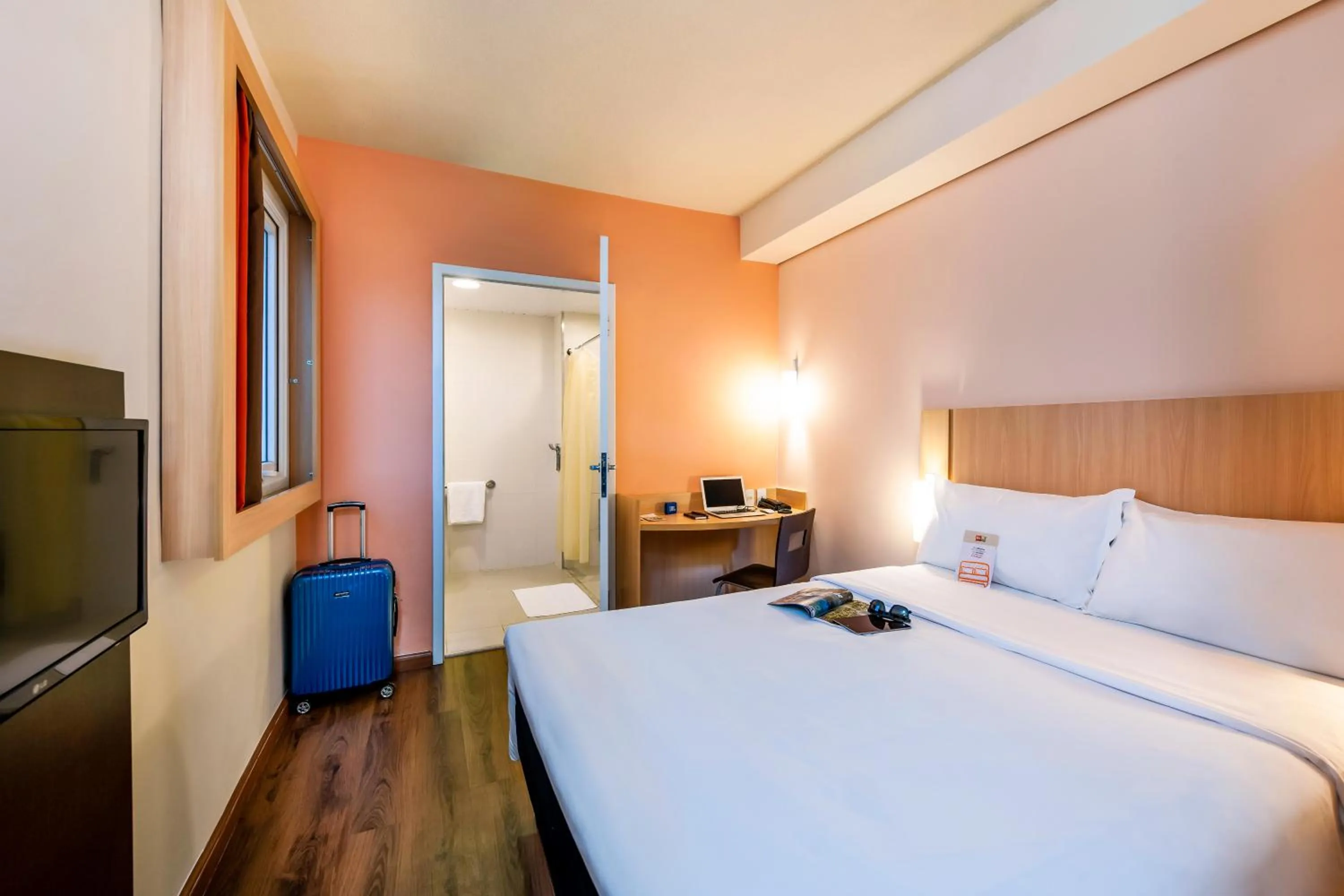 Photo of the whole room, Bed in ibis Ourinhos