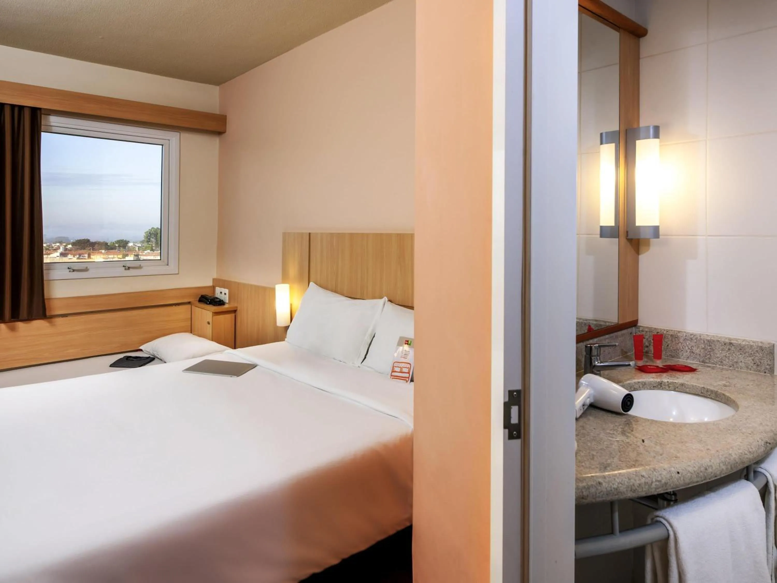 Bedroom, Bed in ibis Ourinhos