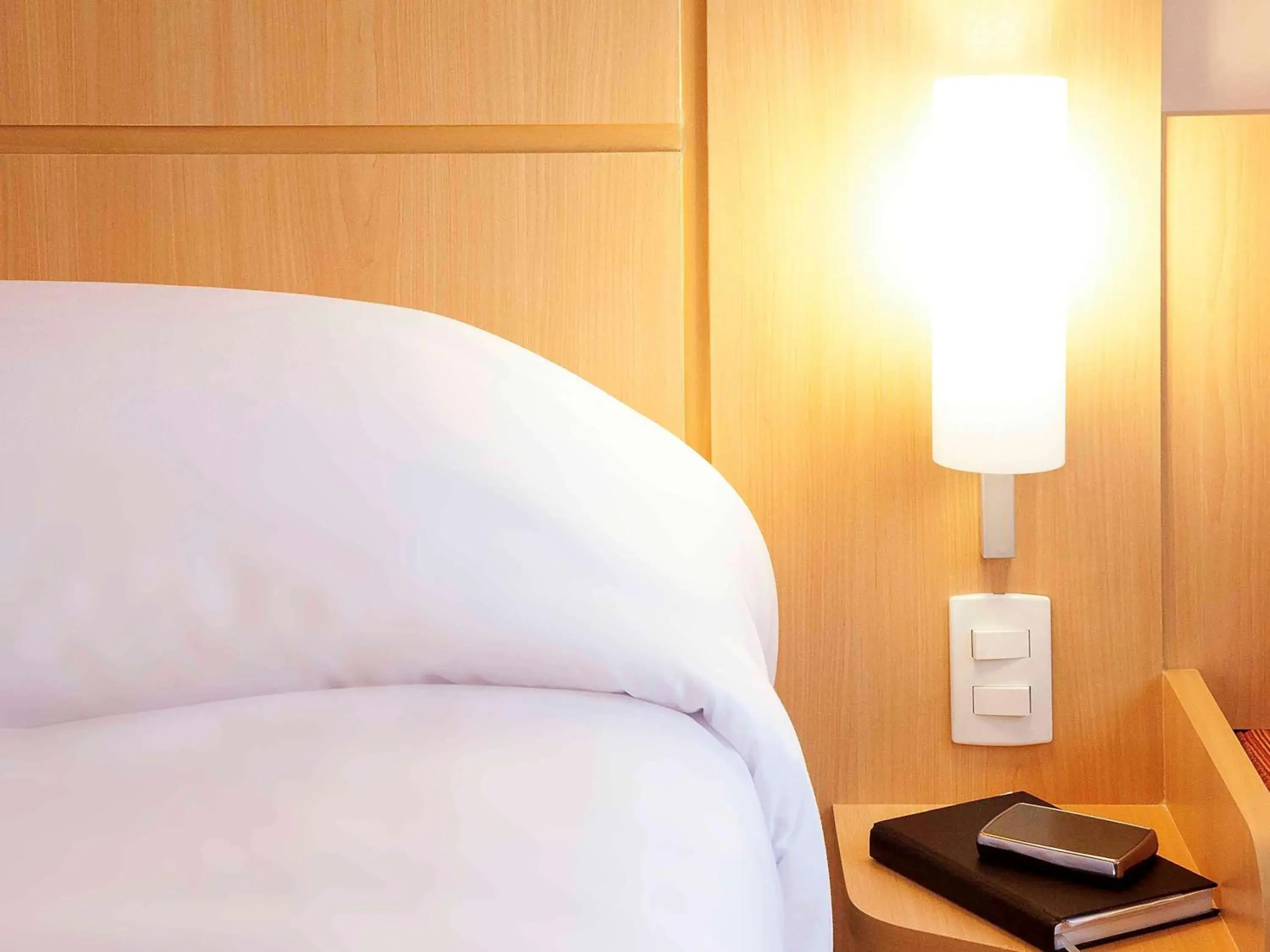 Photo of the whole room, Bed in ibis Ourinhos Photo of the whole room, Bed in ibis Ourinhos