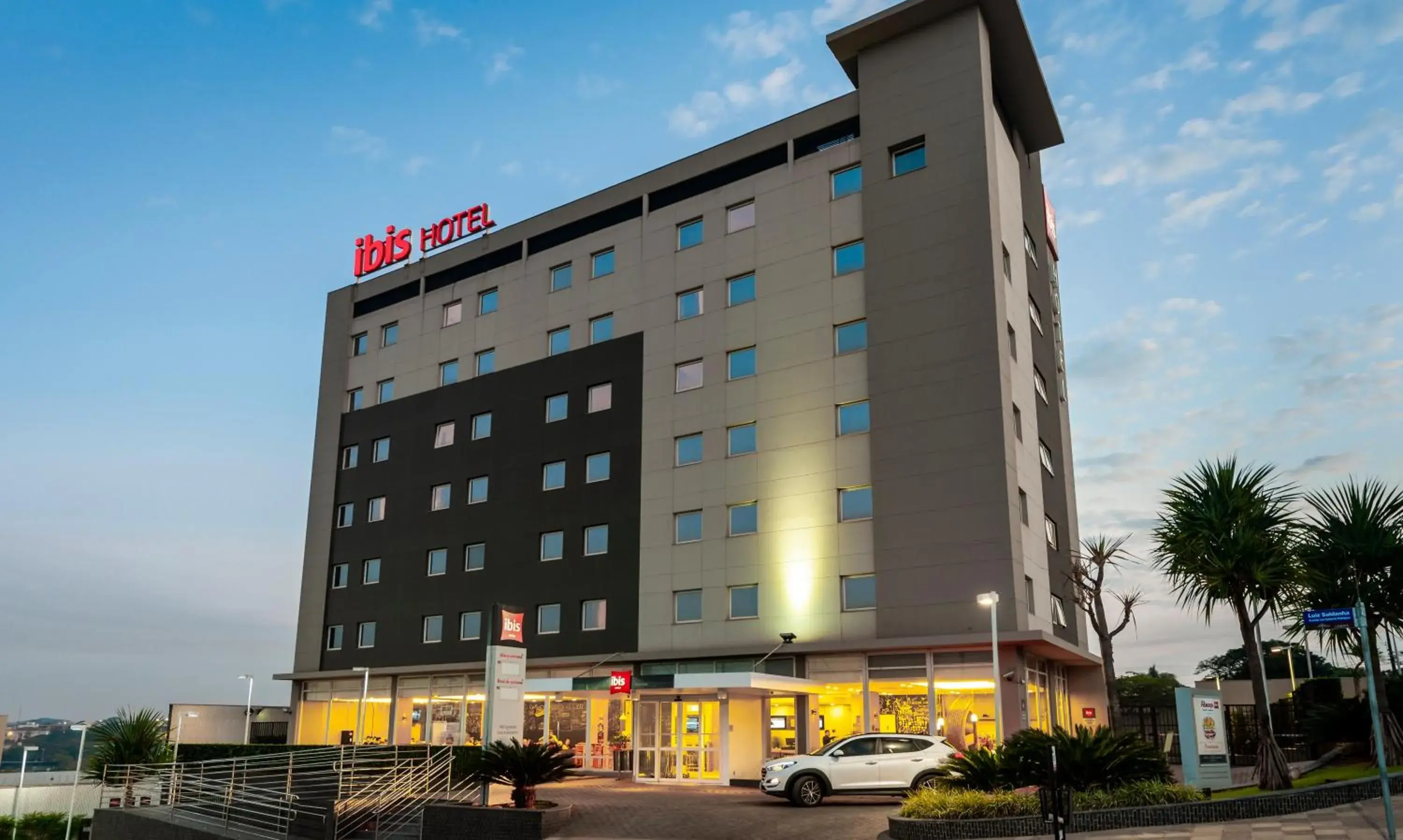 Facade/entrance in ibis Ourinhos Facade/entrance in ibis Ourinhos