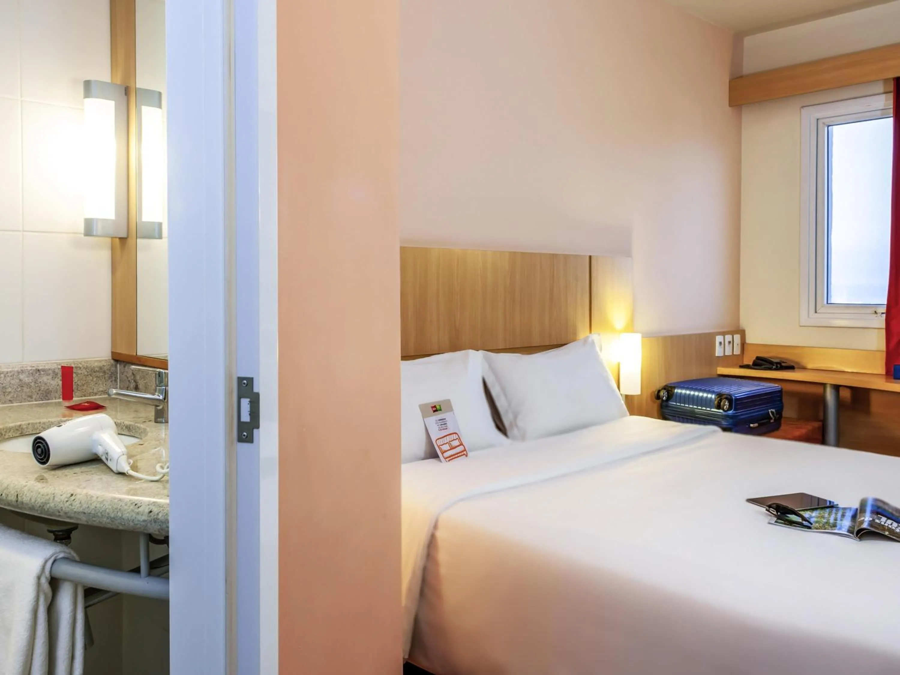 Bedroom, Bed in ibis Ourinhos