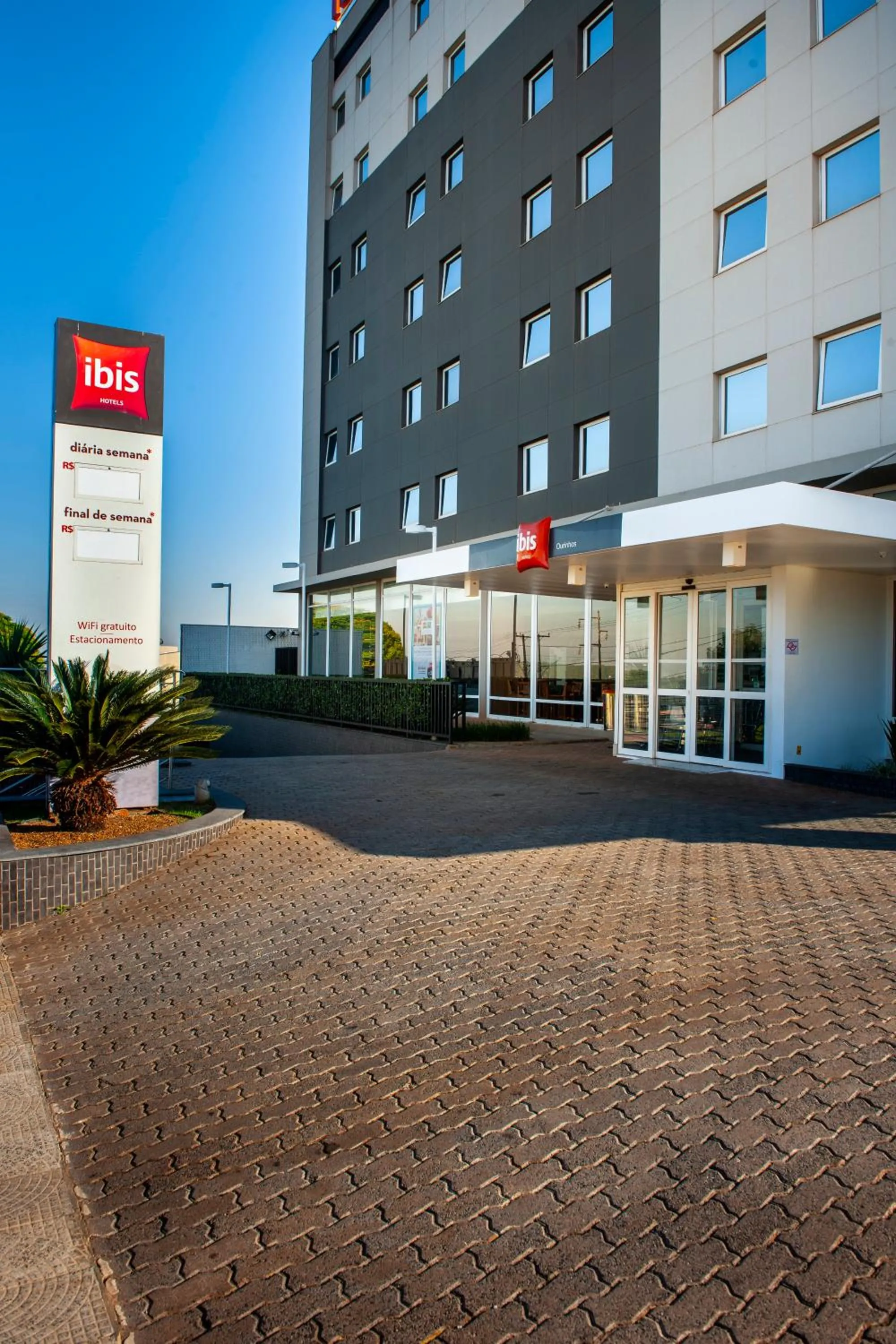 Facade/entrance in ibis Ourinhos