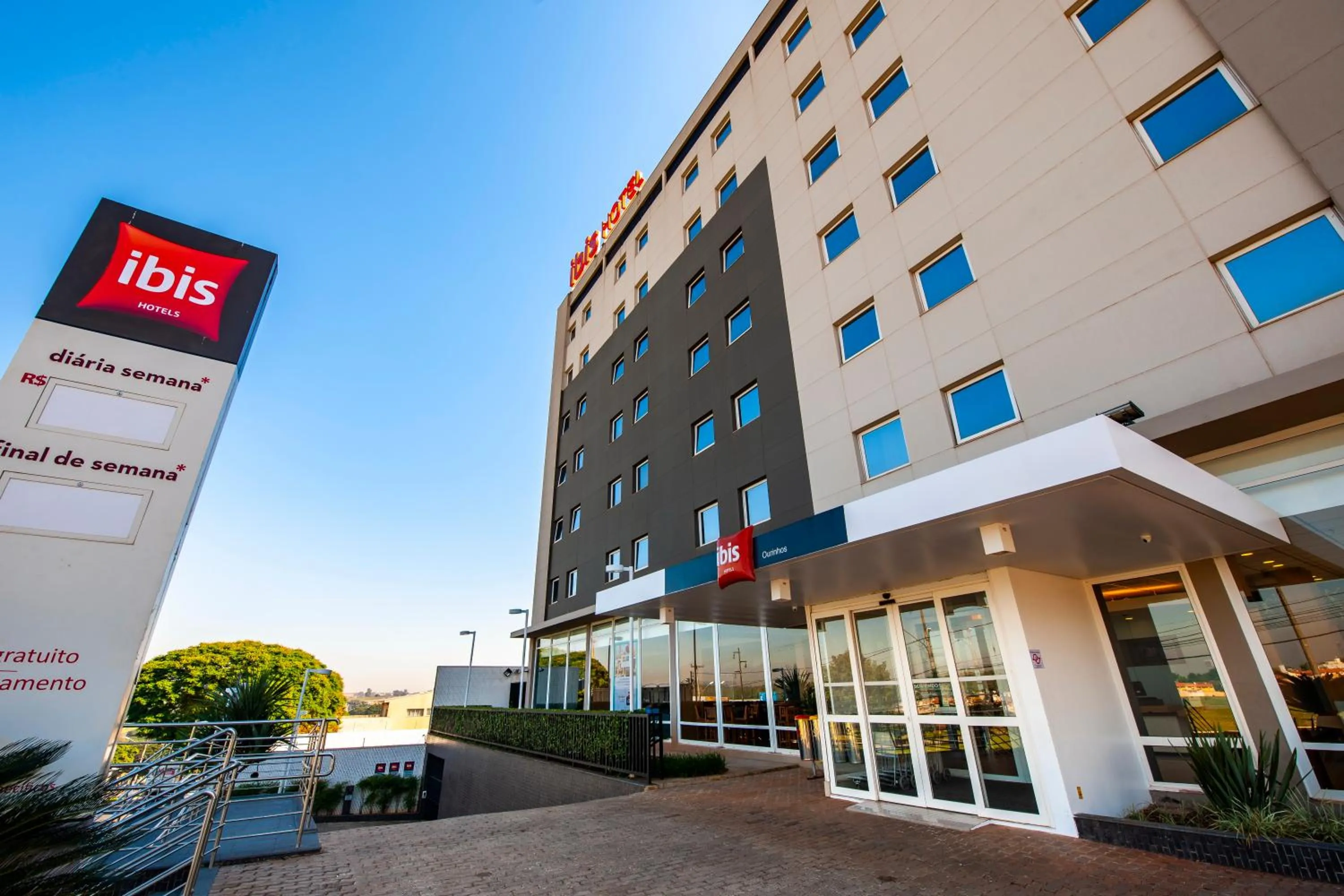 Facade/entrance in ibis Ourinhos