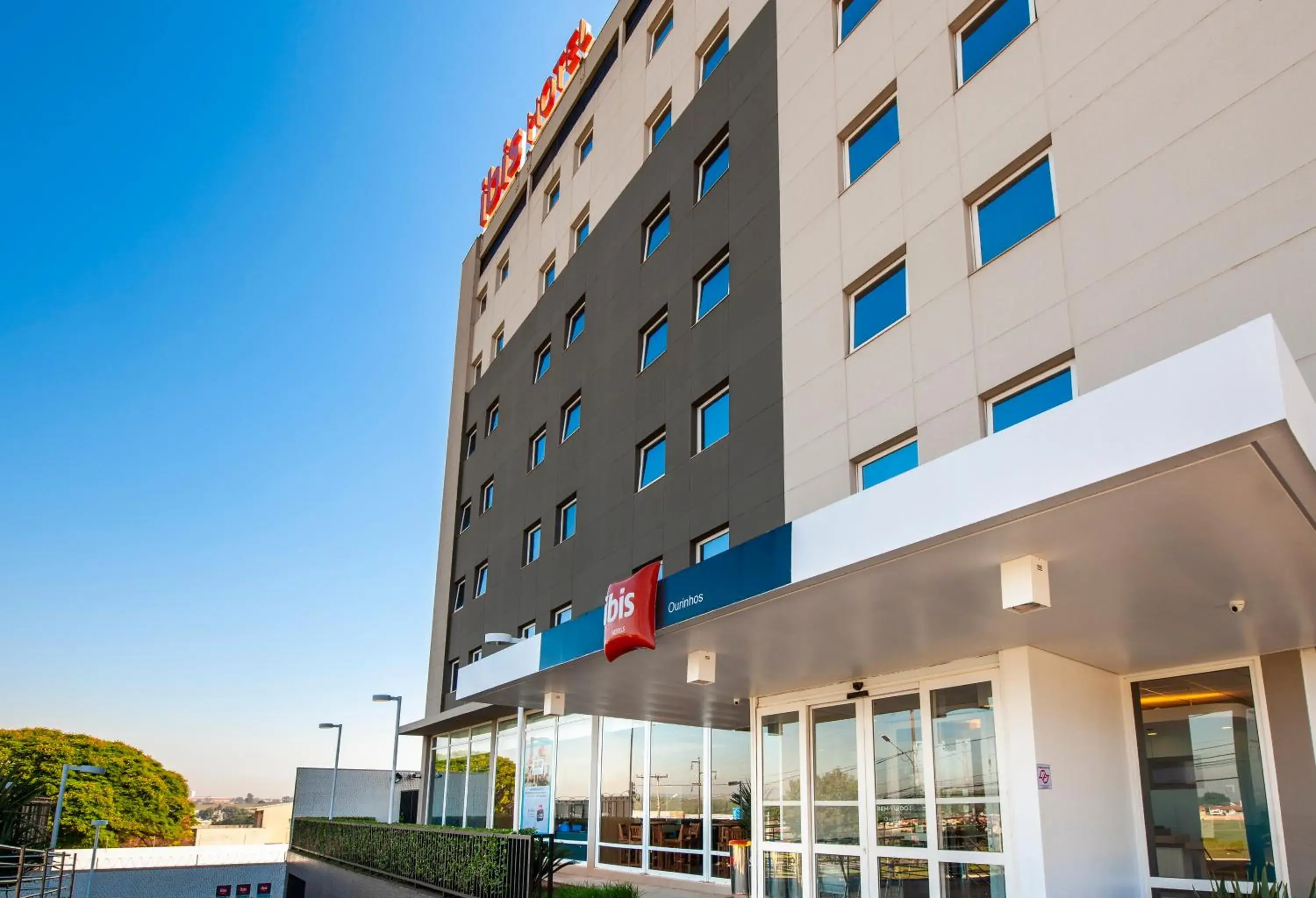 Facade/entrance in ibis Ourinhos Facade/entrance in ibis Ourinhos