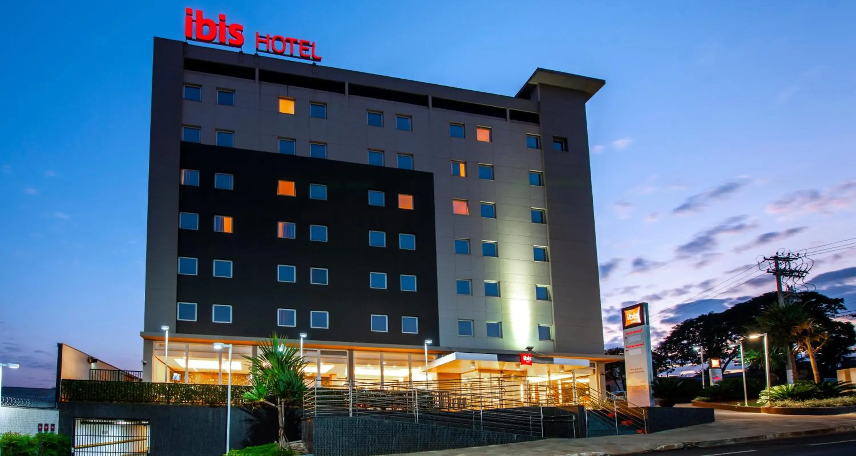 Facade/entrance in ibis Ourinhos Facade/entrance in ibis Ourinhos