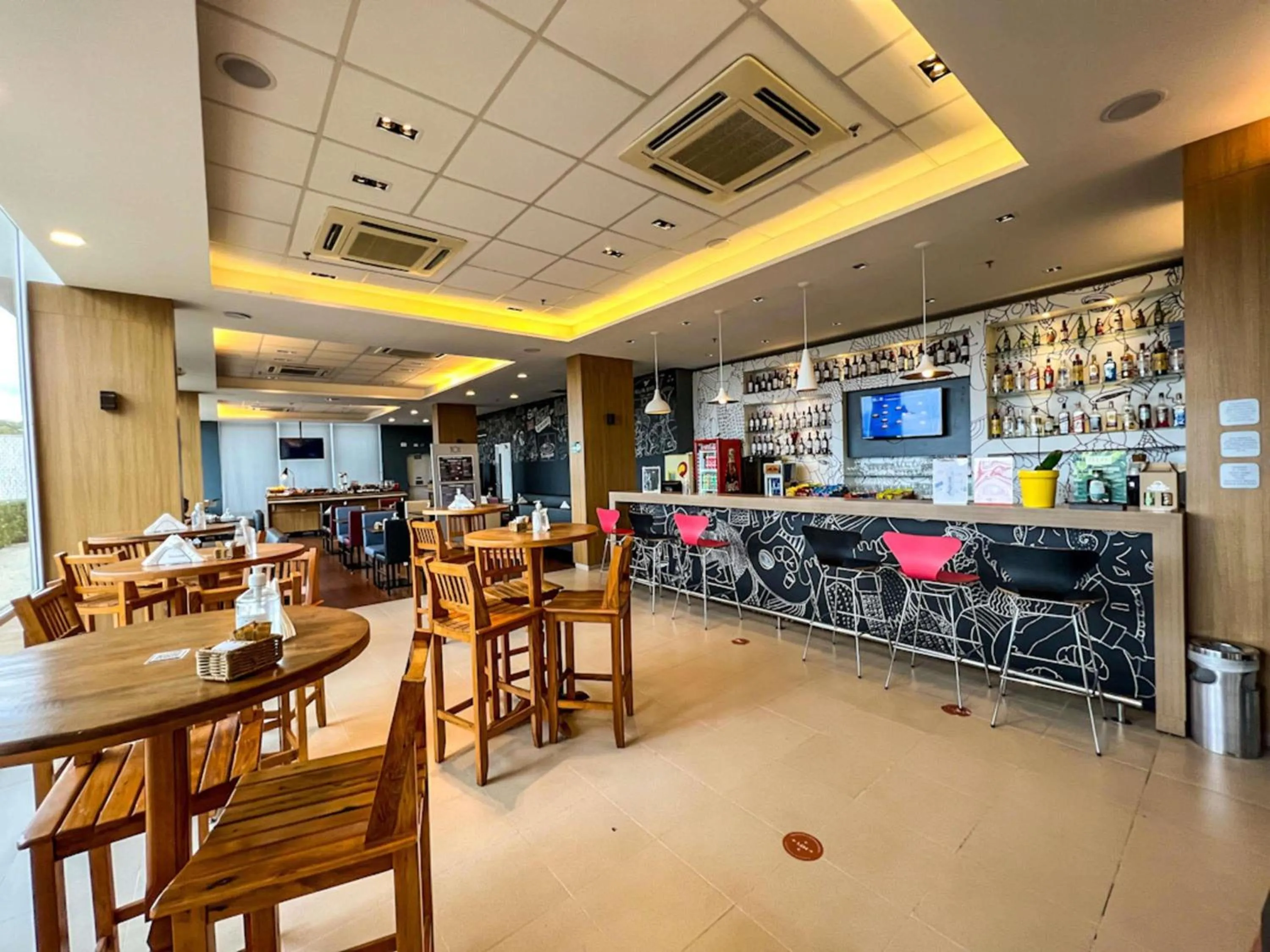 Lounge or bar in ibis Ourinhos