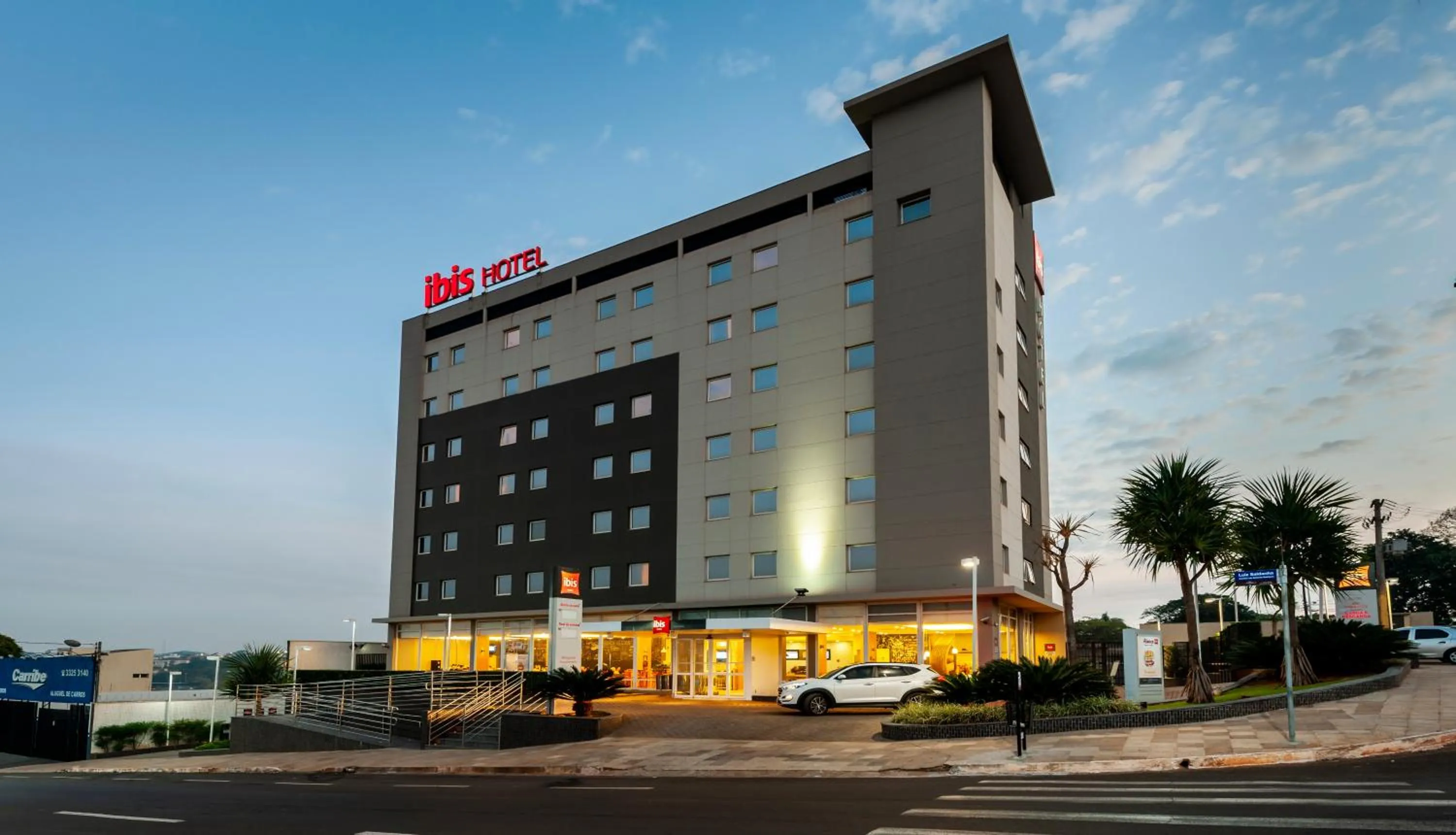 Facade/entrance in ibis Ourinhos